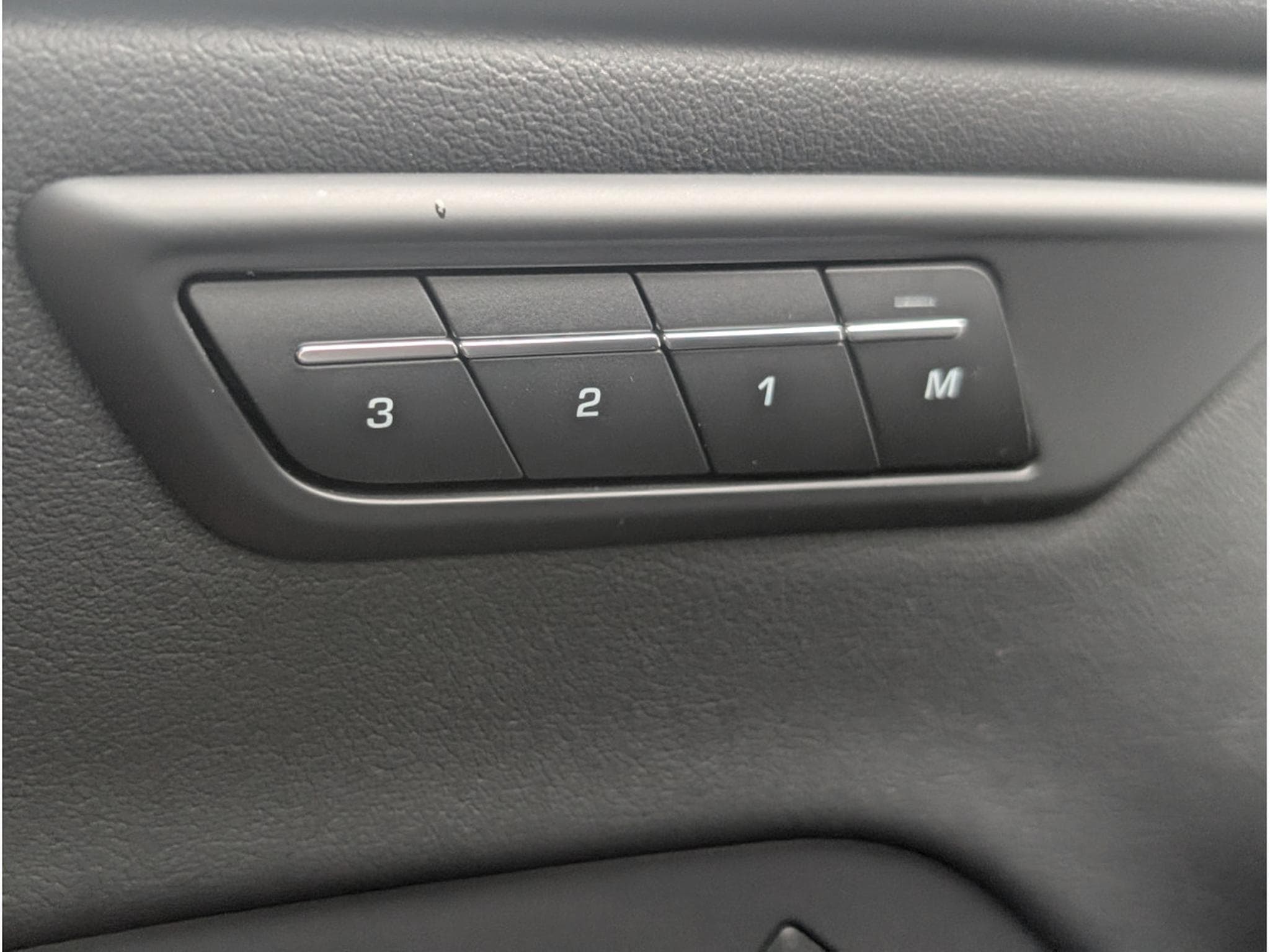 Jaguar E-Pace R-DINAMIC  BOITE AUTO 2.0D * GARANTIE 24 MOIS SOUS CONDITION (2021) - Photo 15