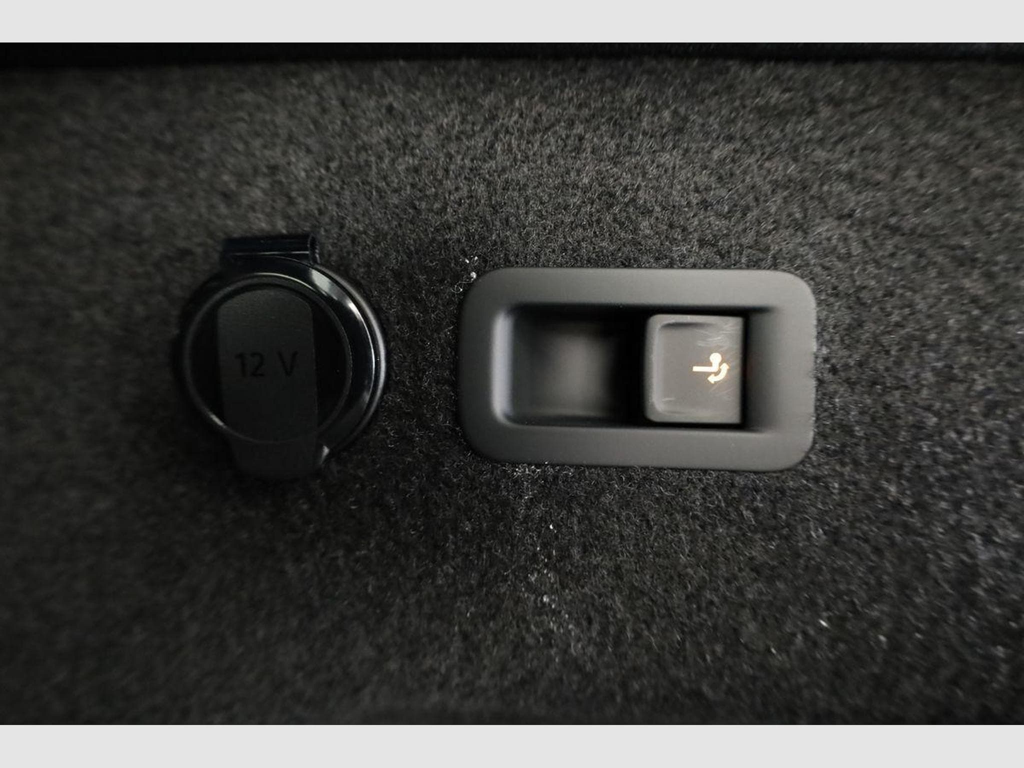 VW Tayron 1.5 TSI eHybrid 150 kW R-Line (2025) - Photo 14