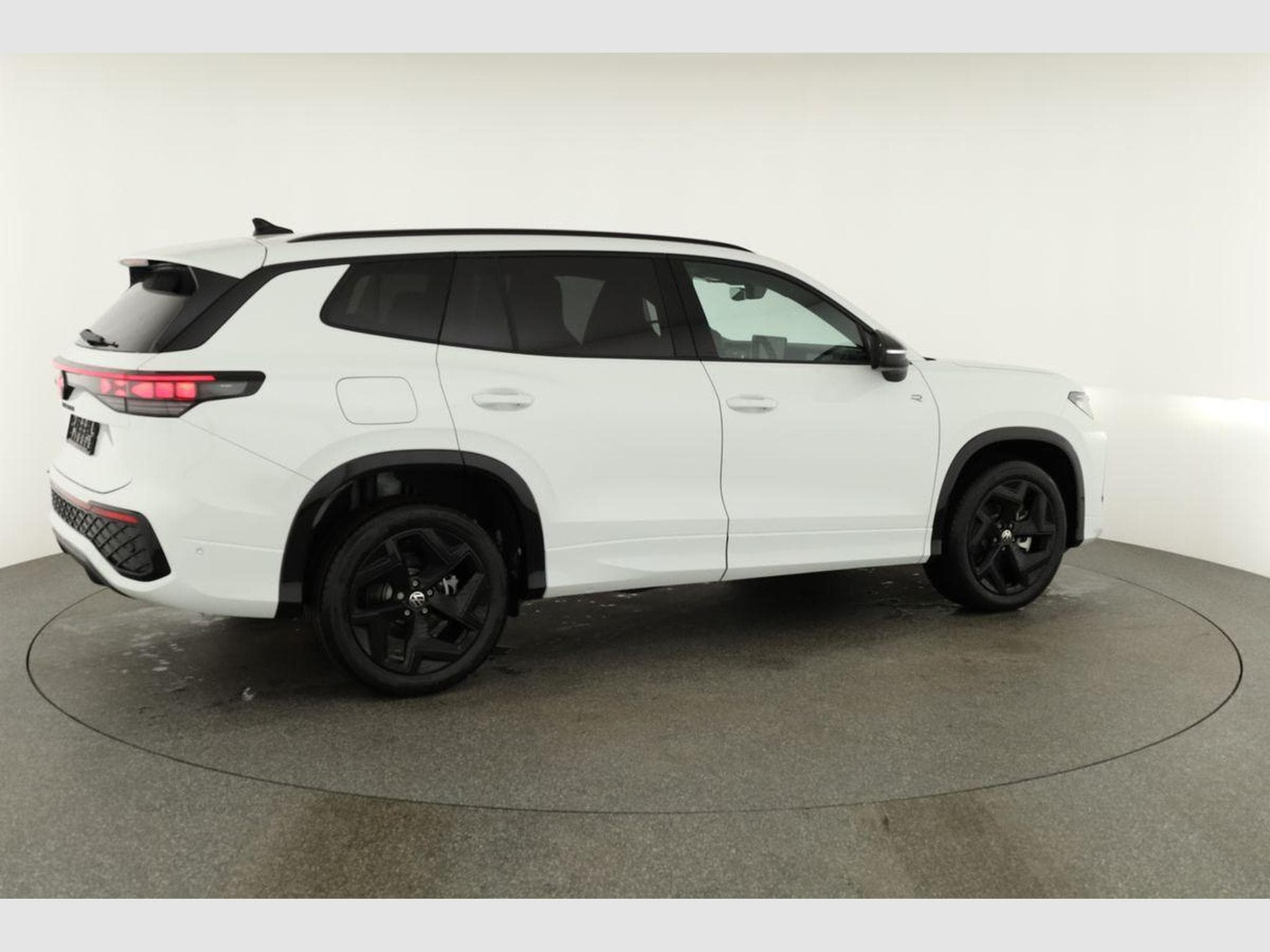 VW Tayron 1.5 TSI eHybrid 150 kW R-Line (2025) - Photo 21