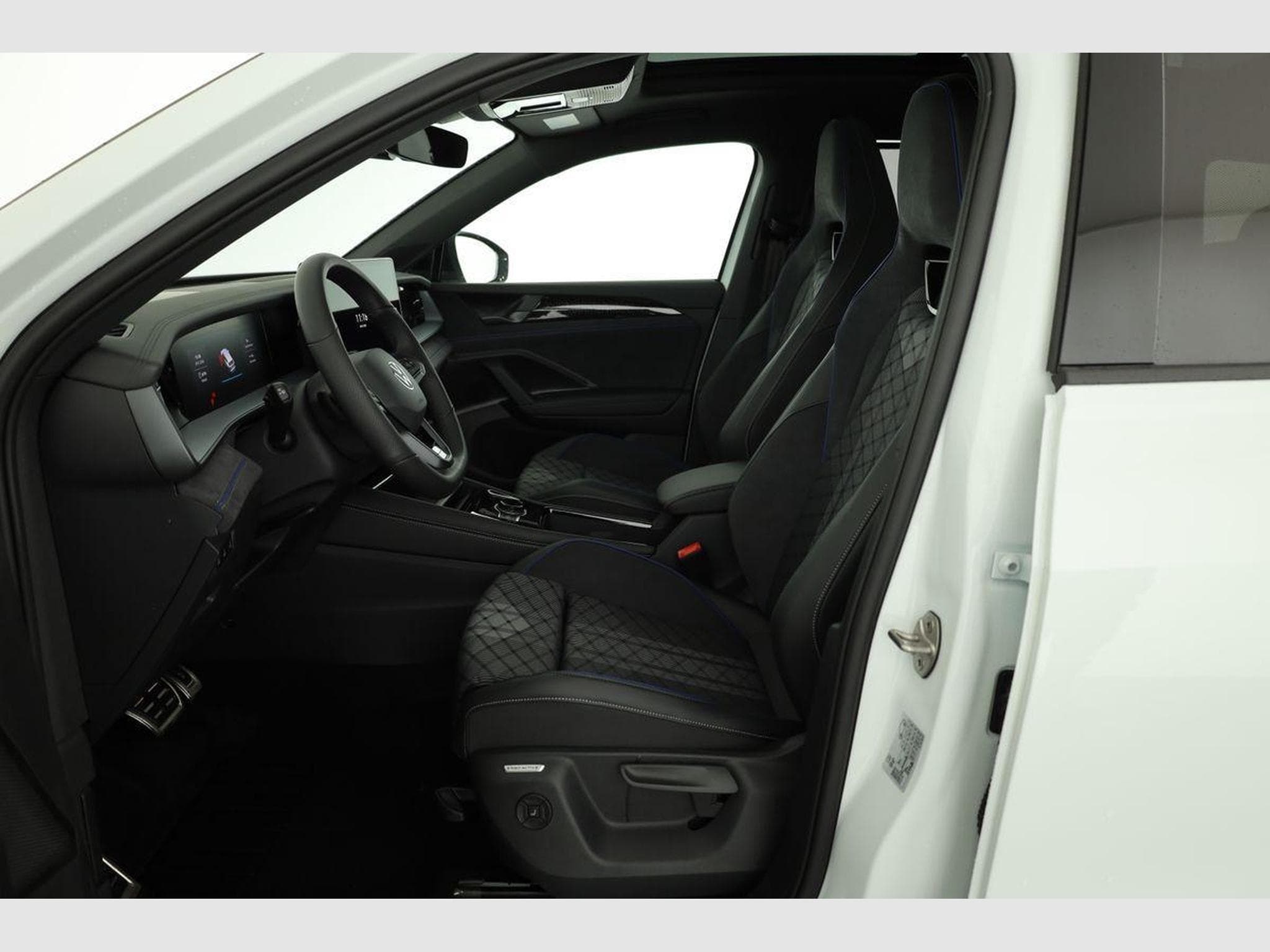 VW Tayron 1.5 TSI eHybrid 150 kW R-Line (2025) - Photo 9