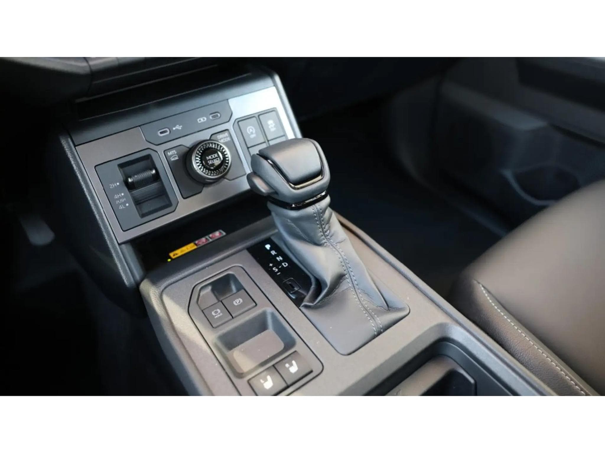 Toyota Hilux 1.5 VVT-i  130 Hybride Executive (2026) - Photo 9