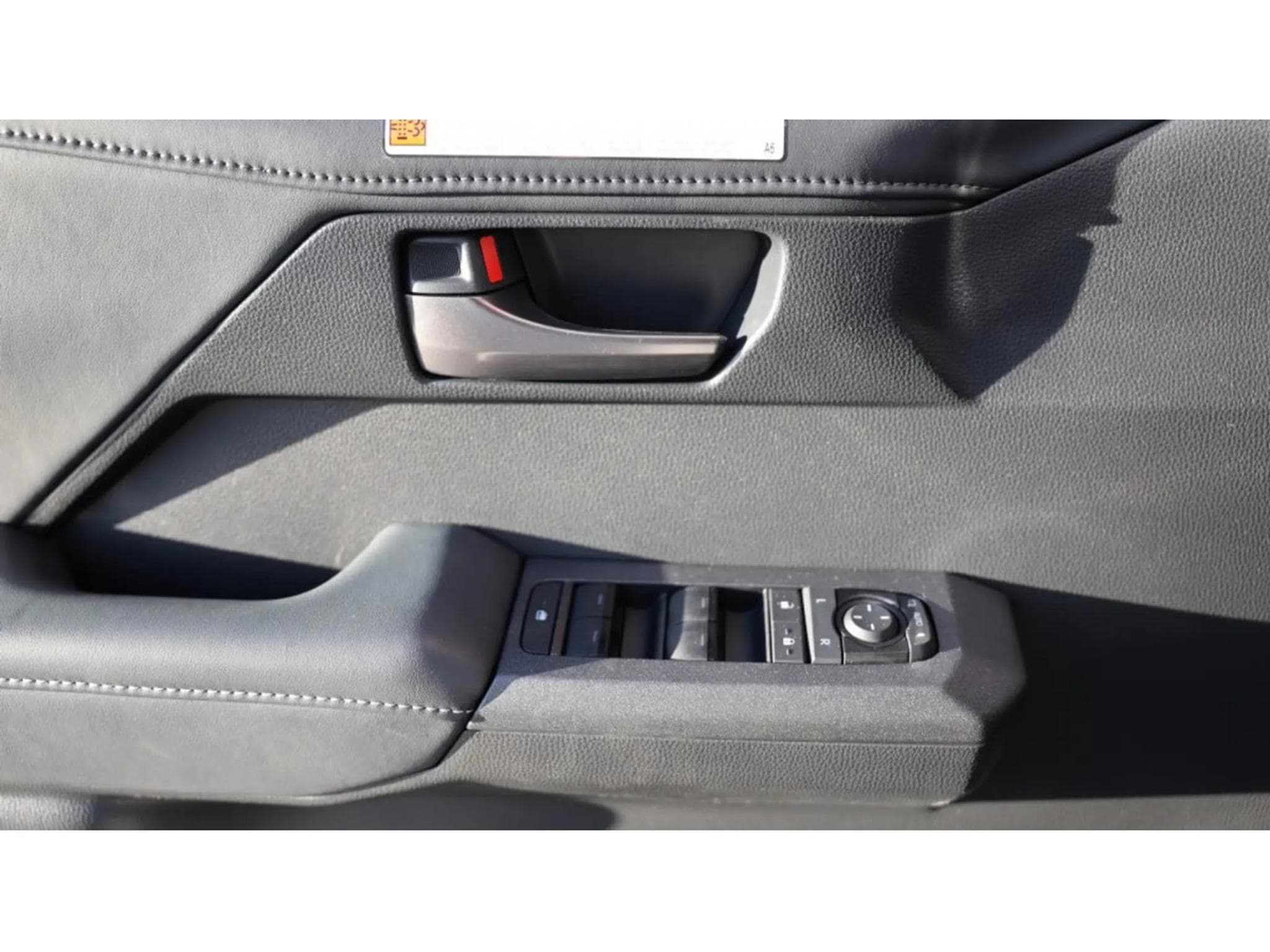 Toyota Hilux 1.5 VVT-i  130 Hybride Executive (2026) - Photo 8