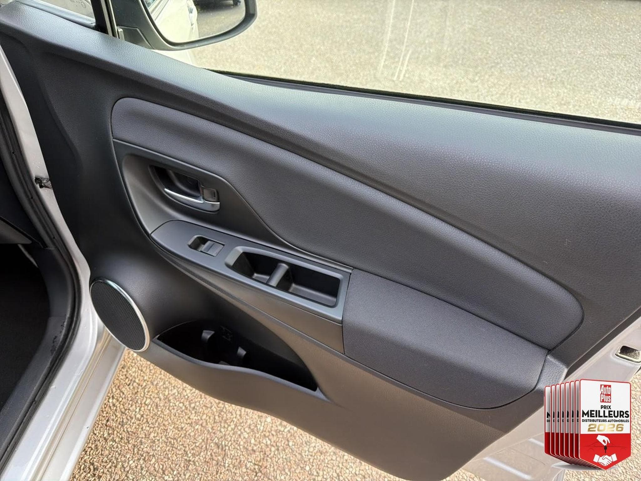Toyota YARIS 110 VVT-I DESIGN 5P (2019) - Photo 24