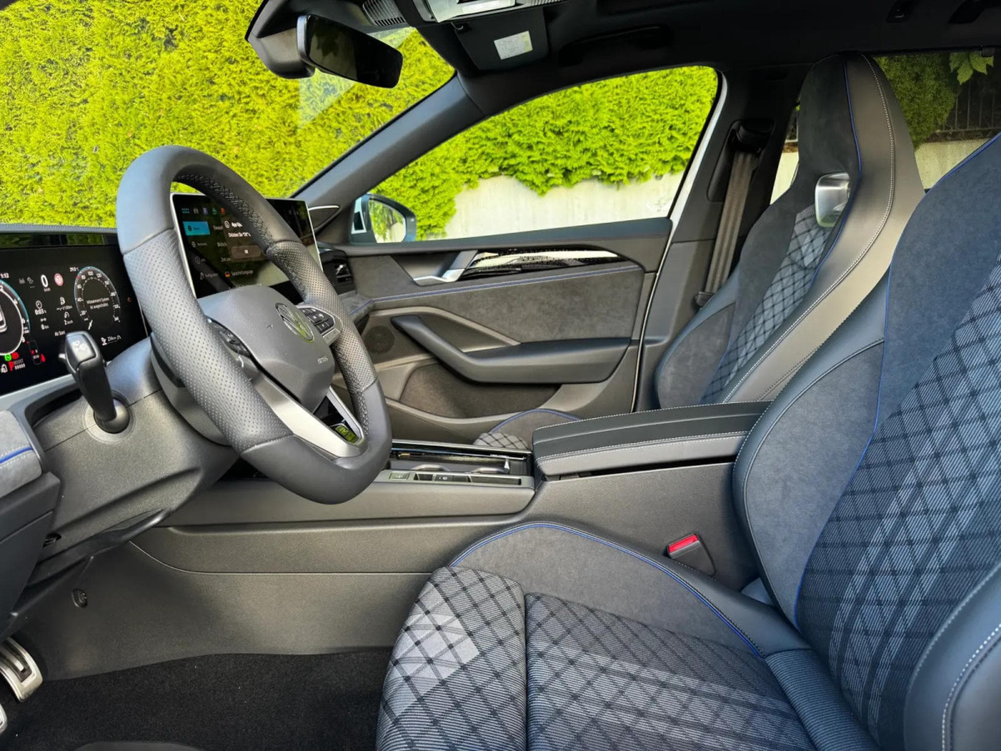 VW Passat 1.5 TSI e-Hybrid 272 R-Line (2026) - Photo 5