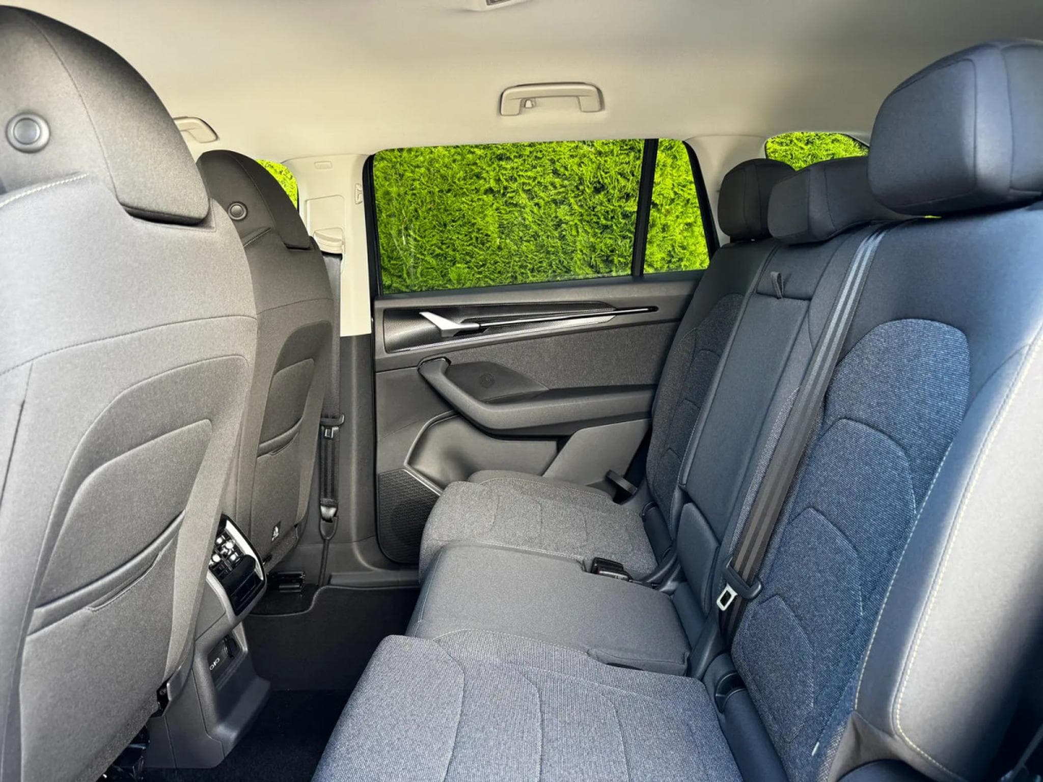 Skoda Karoq 2.0 TDI 193 DSG Selection 4x4 (2026) - Photo 8