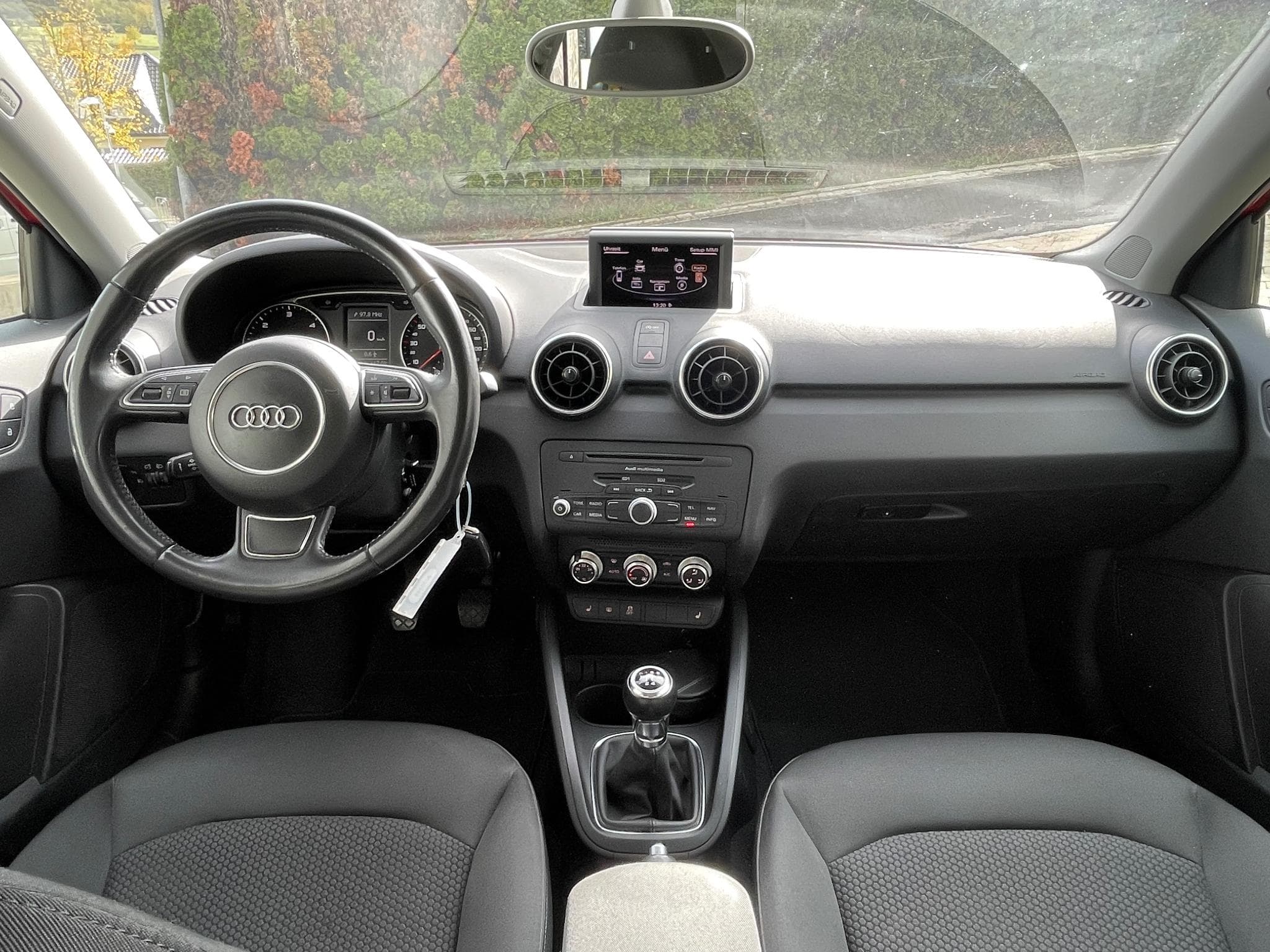 Audi A1 1.6 TDI Sportback (2013) - Photo 6