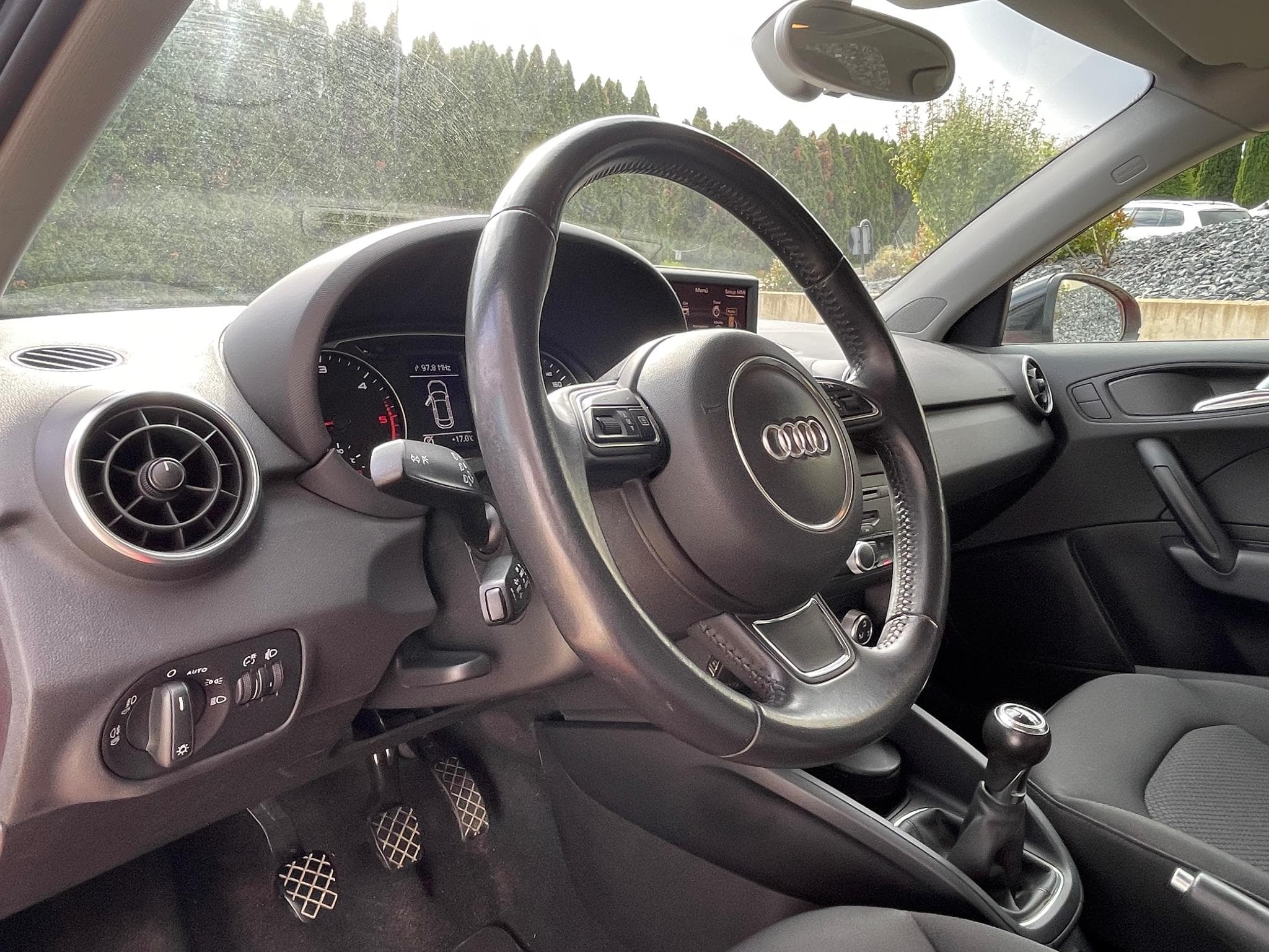 Audi A1 1.6 TDI Sportback (2013) - Photo 8