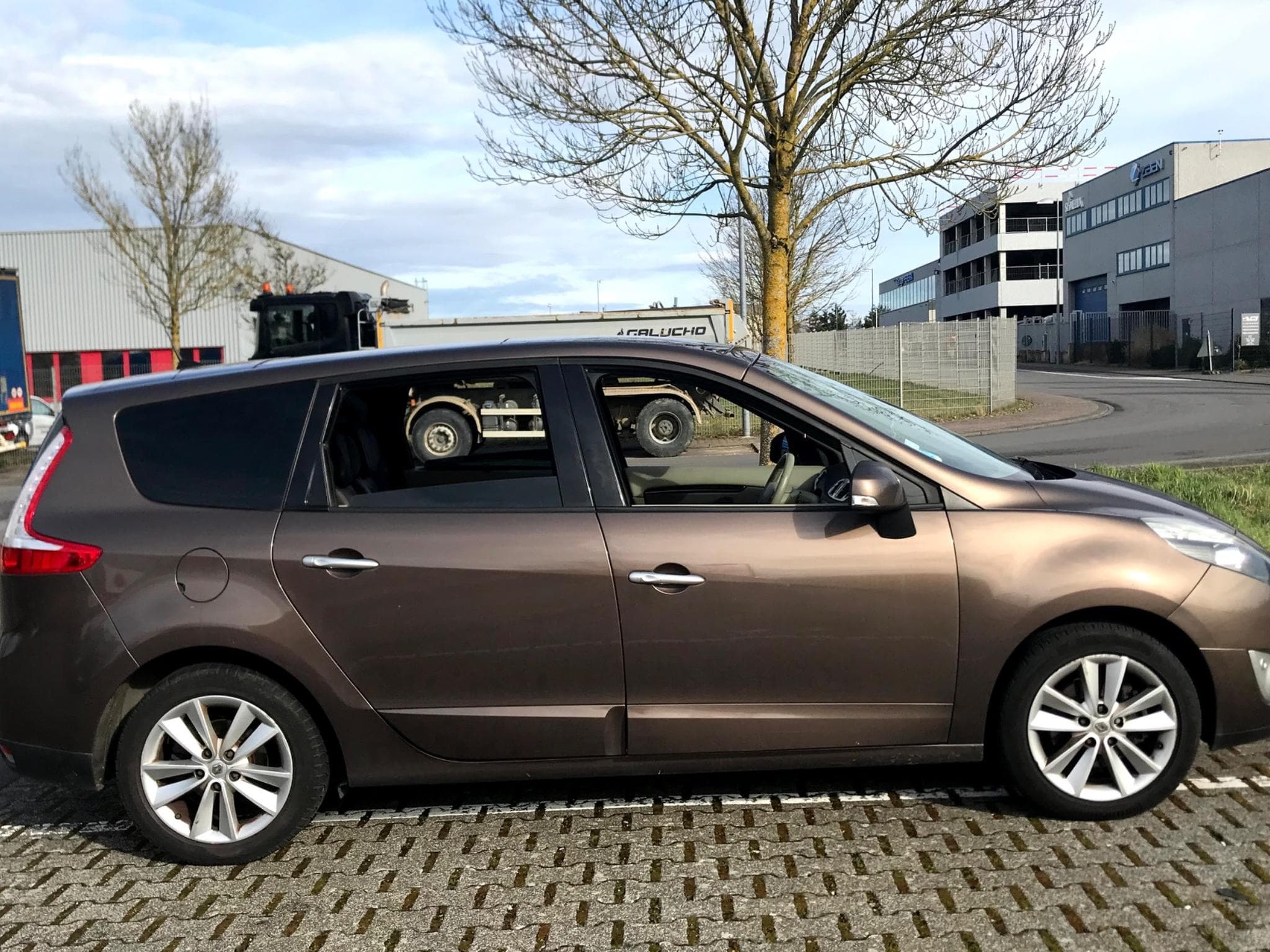 Renault Grand Scenic *GRAND SCENIC 3 JADE 1.9 DCI 130 7 PLACE (2010) - Foto 2