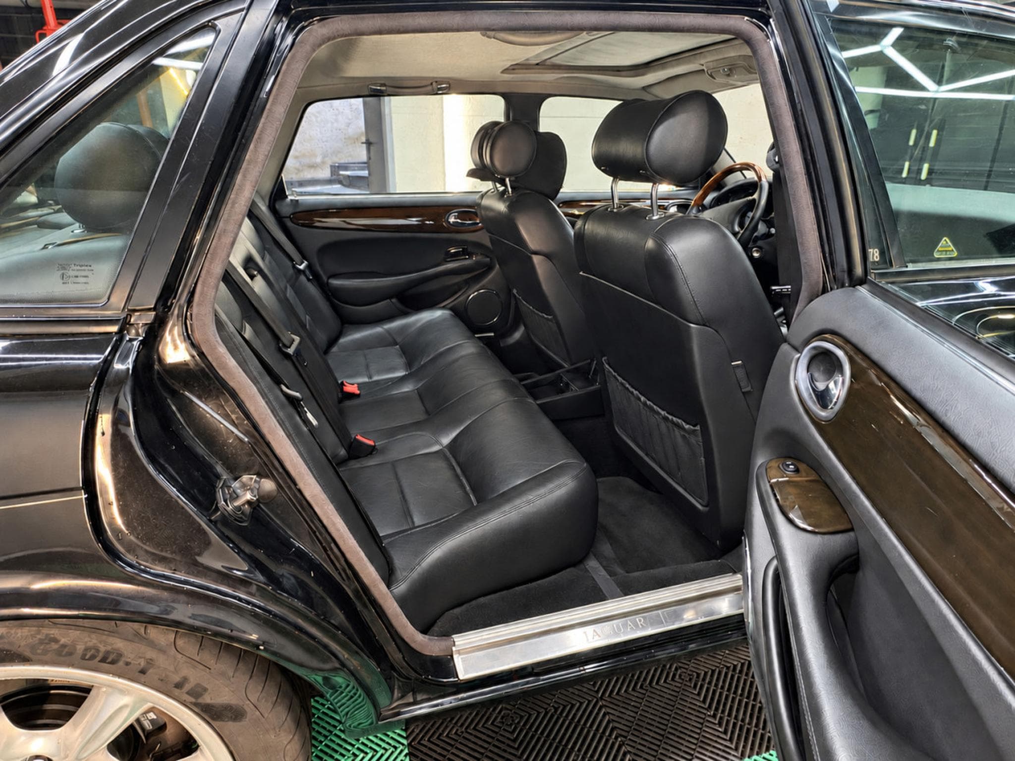 Jaguar XJR 4.0 V8 compressor Supercharged 363ch. auto. (1998) - Foto 10