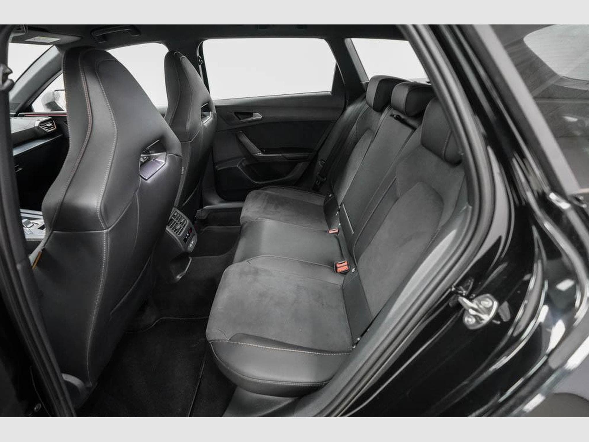 Cupra Leon ST 2,0 TSI (2025) - Photo 16