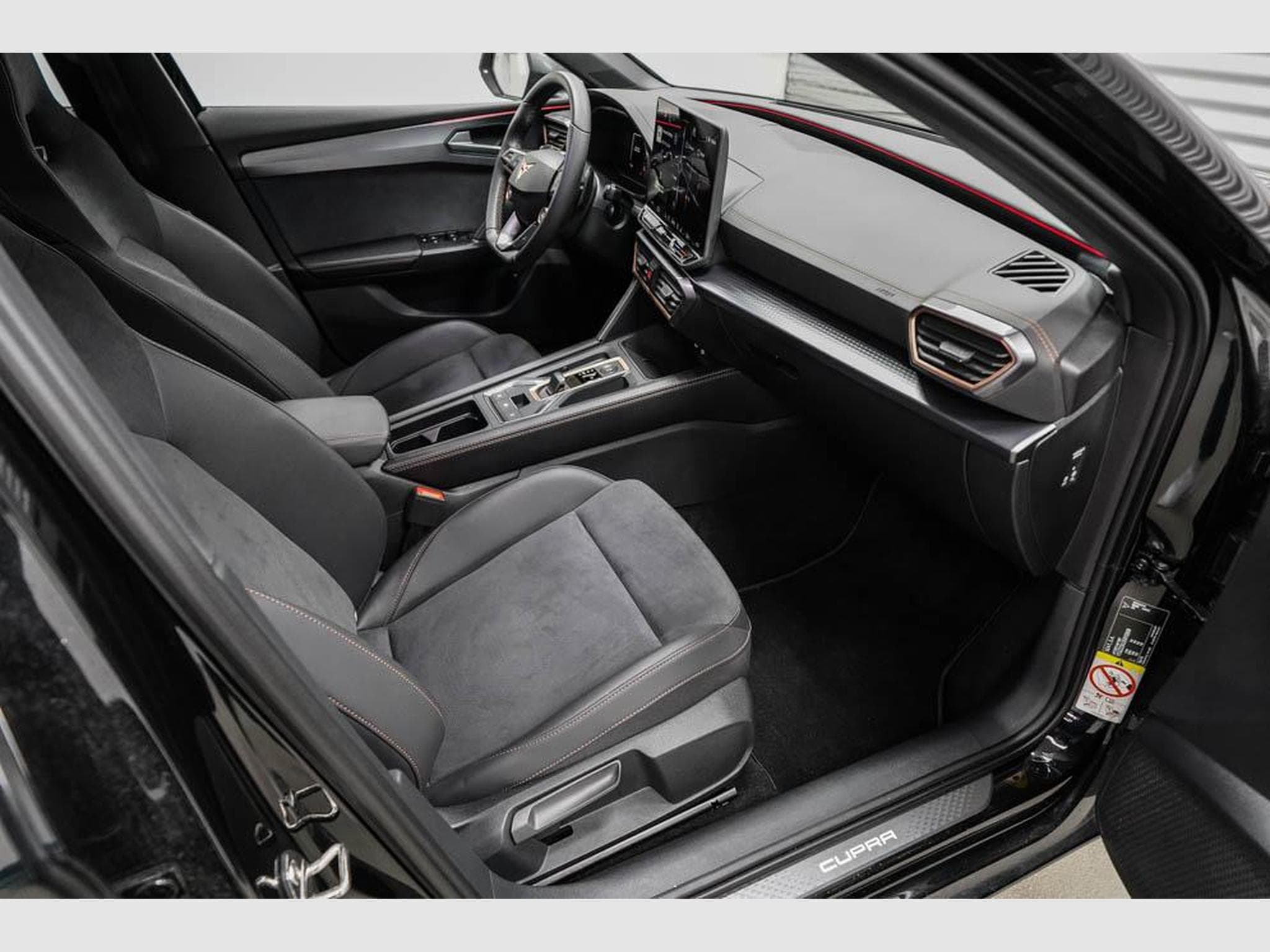 Cupra Leon ST 2,0 TSI (2025) - Photo 21