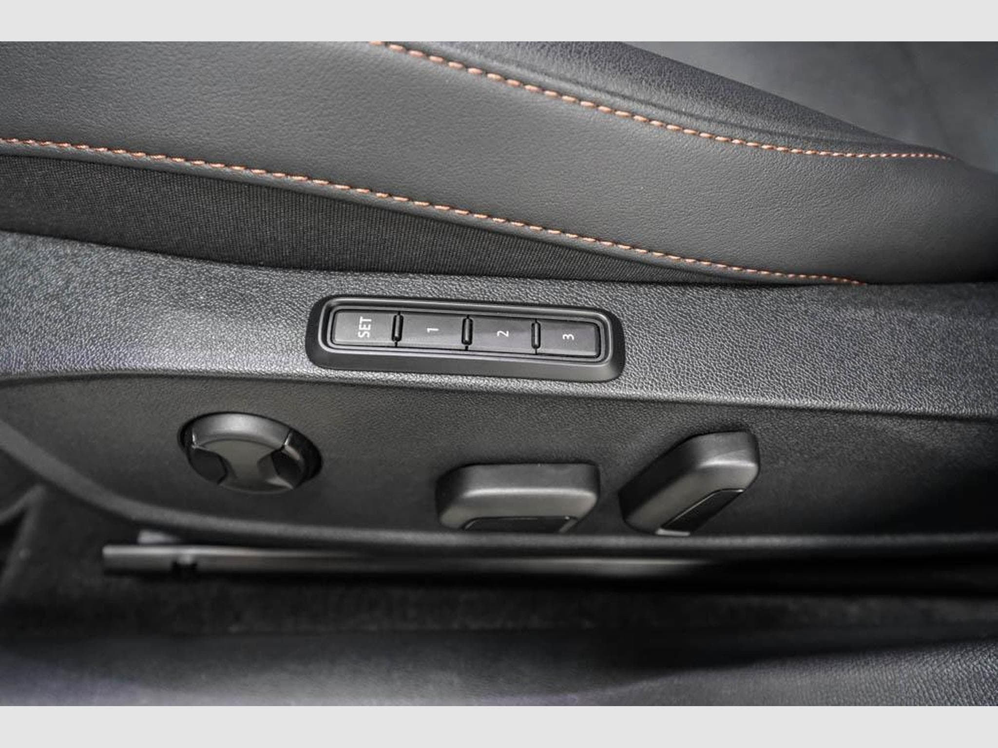 Cupra Leon ST 2,0 TSI (2025) - Photo 23