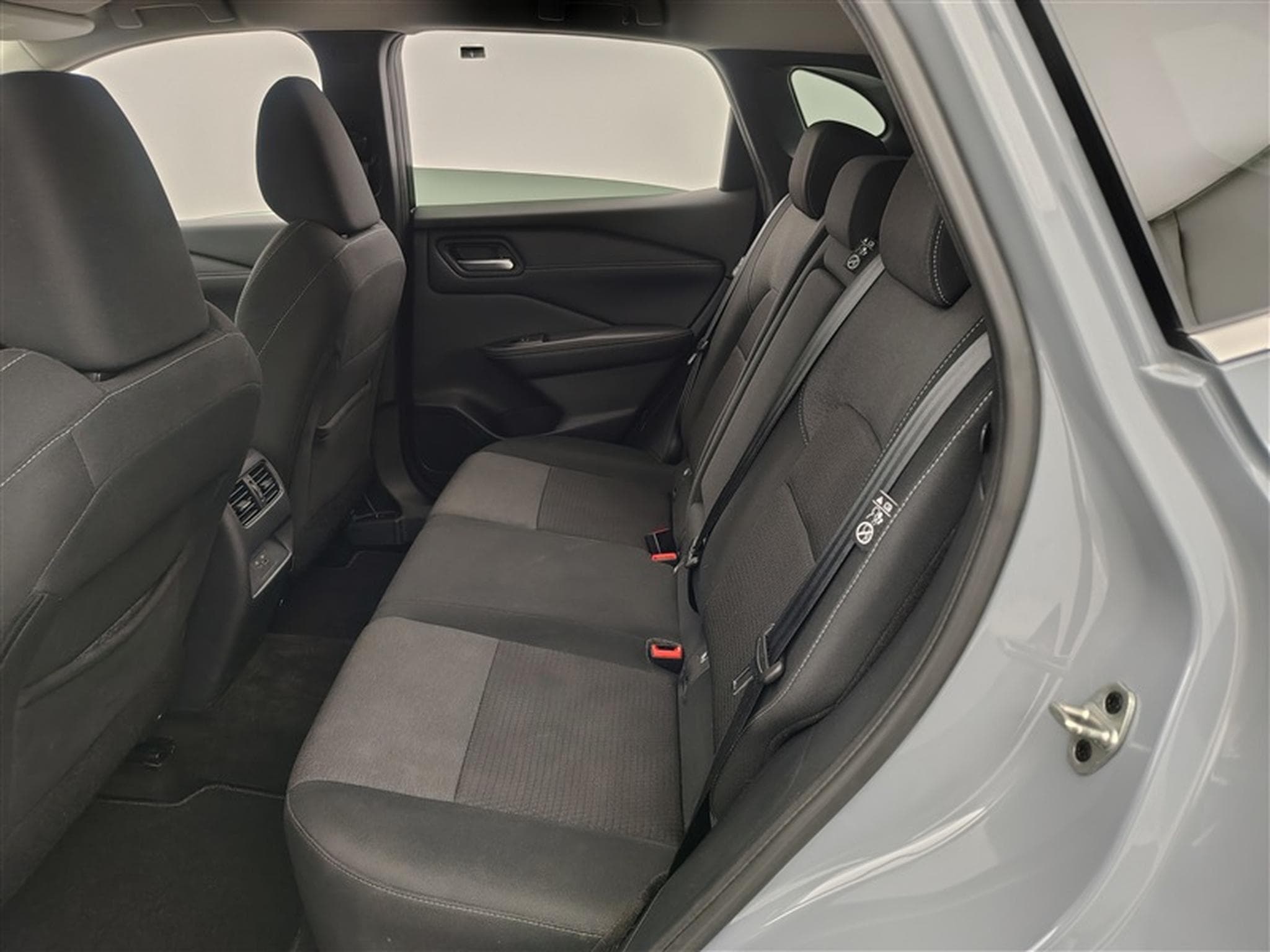 Nissan Qashqai 1.3 DIG-T MHEV X-Tronic N-Connecta NAVI / FULL LED / CAMERA (2023) - Photo 13