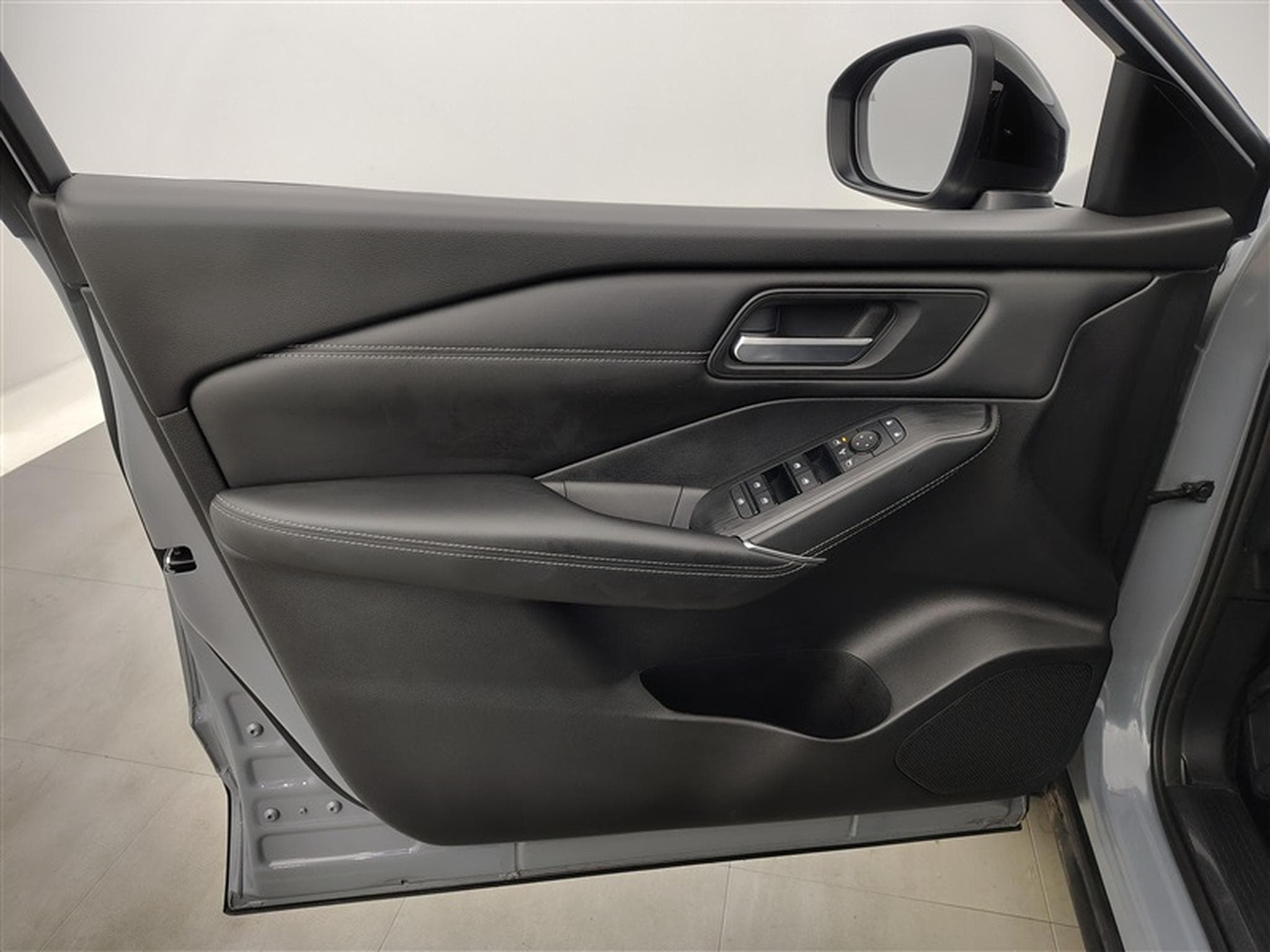 Nissan Qashqai 1.3 DIG-T MHEV X-Tronic N-Connecta NAVI / FULL LED / CAMERA (2023) - Photo 17