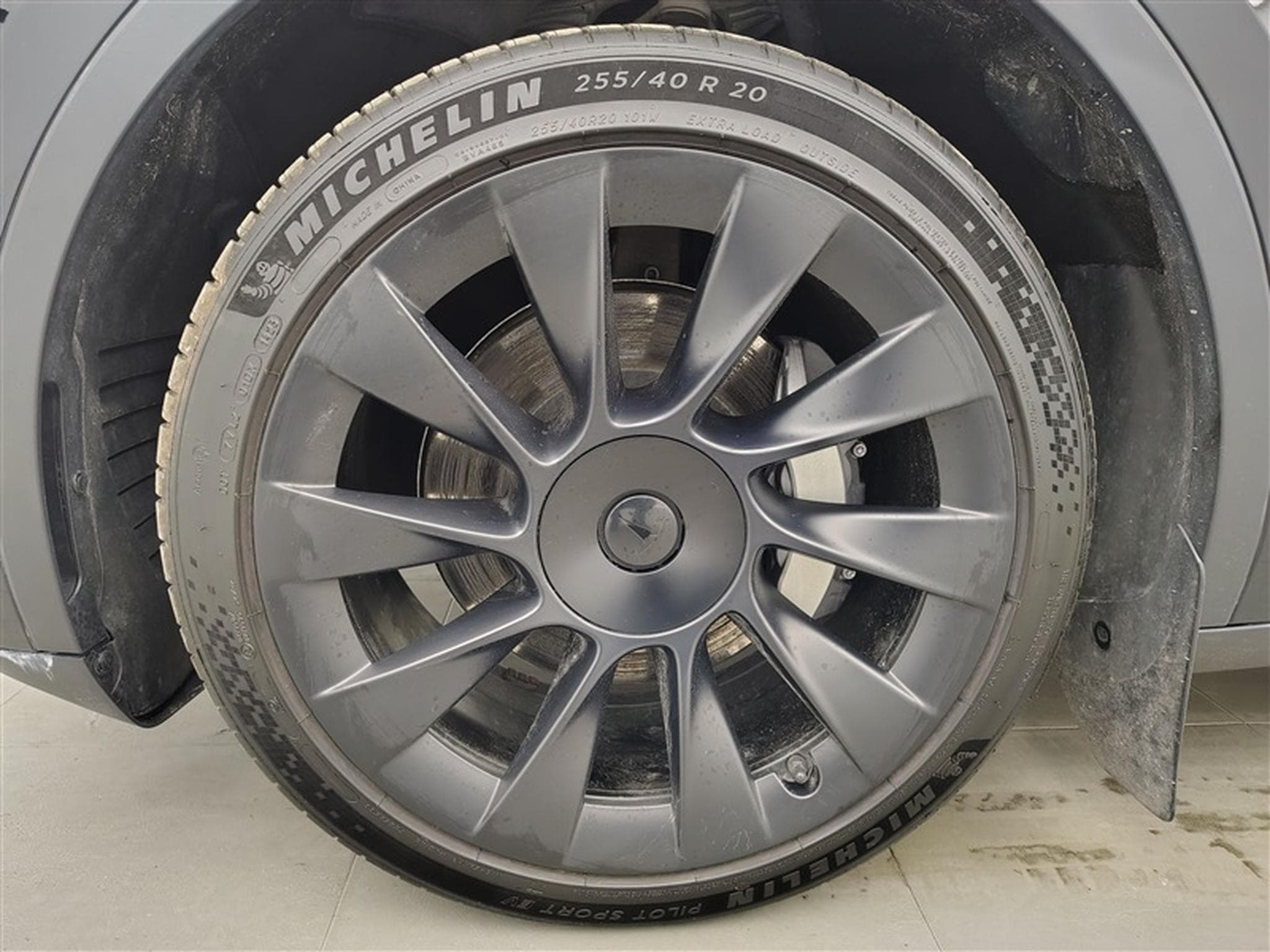 Tesla Model Y Standard Range NAVI / FULL LED / PANO / CAMERA 360" / JA 20" (2023) - Photo 6