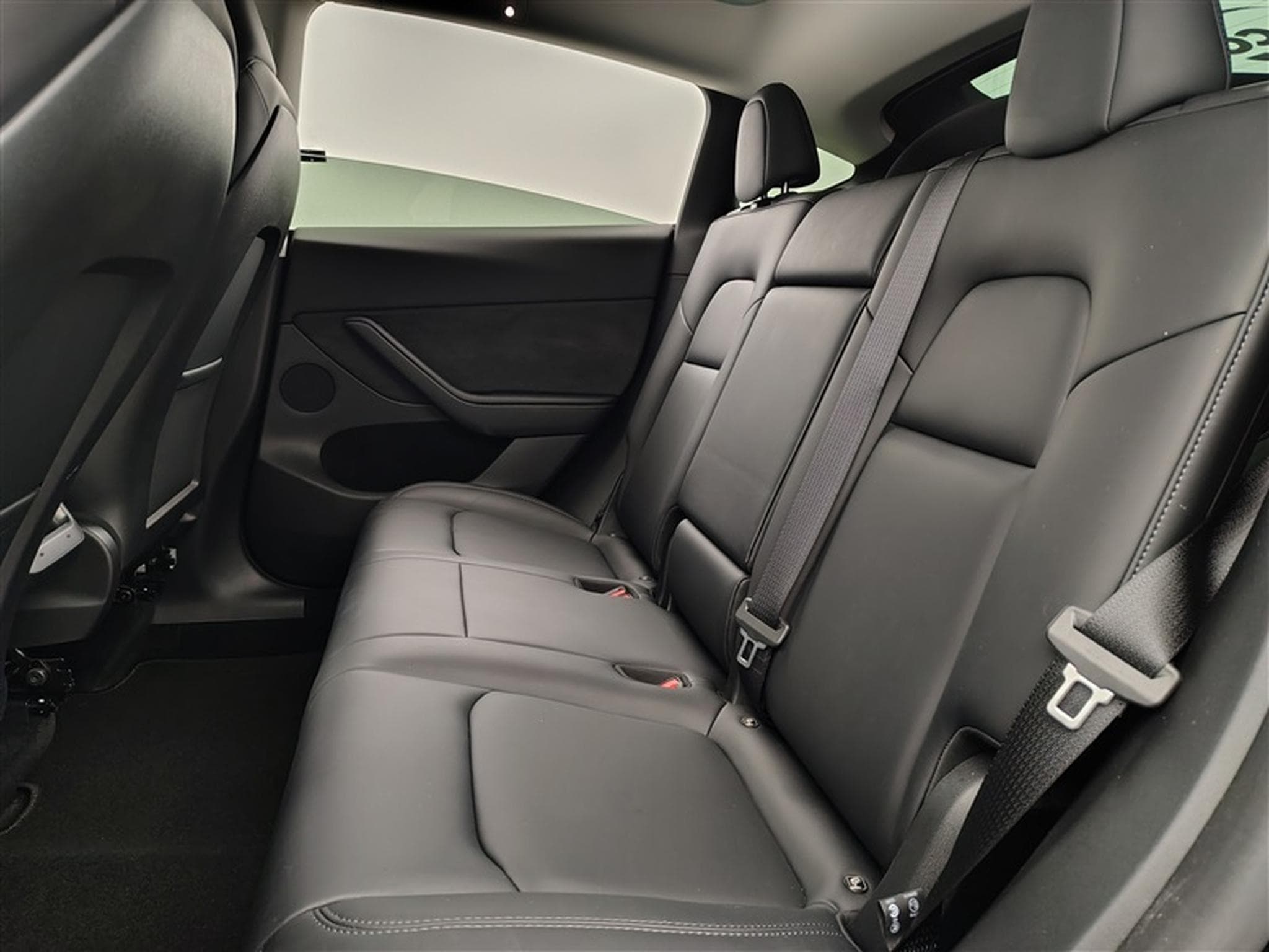 Tesla Model Y Standard Range NAVI / FULL LED / PANO / CAMERA 360" / JA 20" (2023) - Photo 13