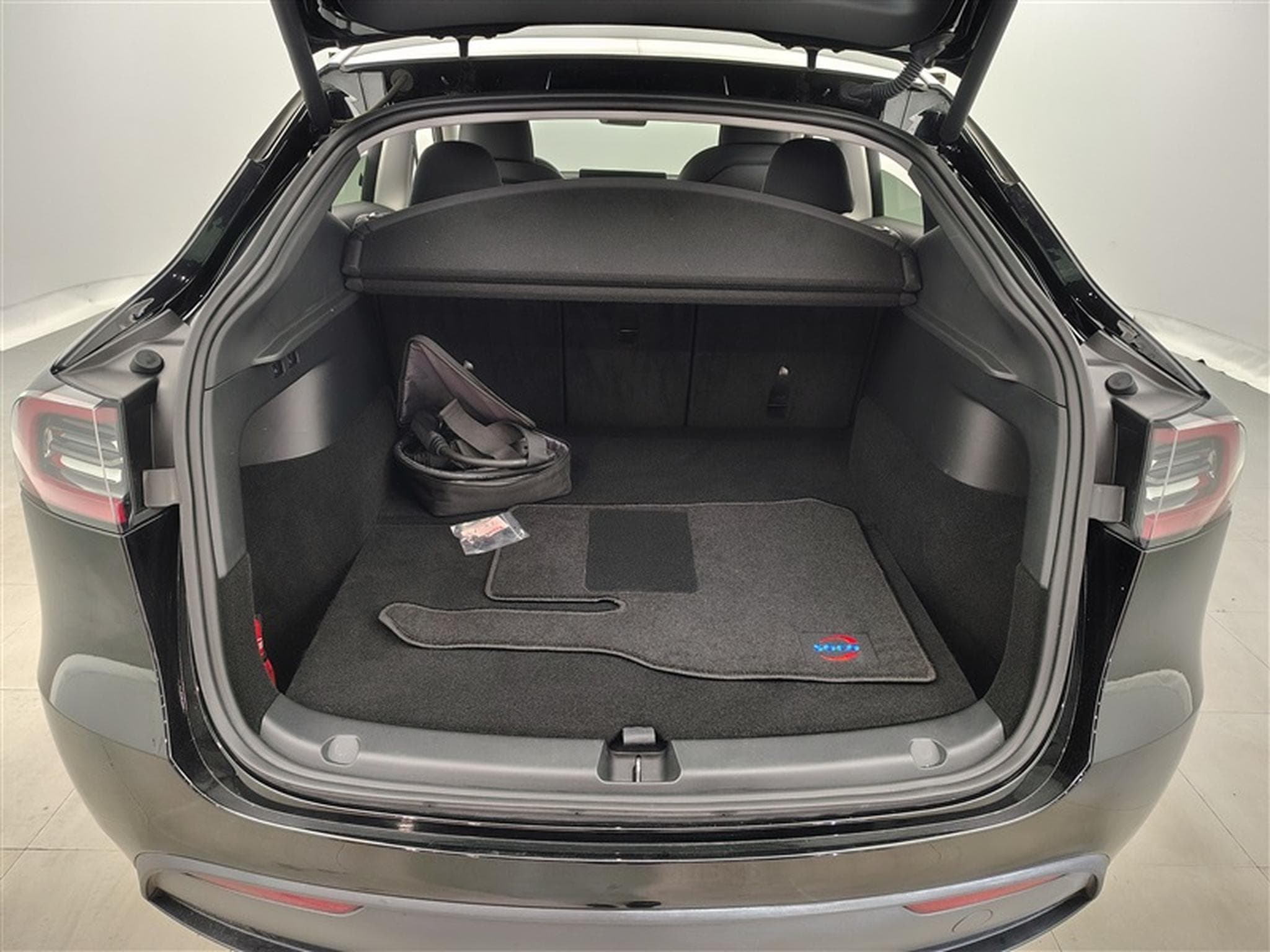 Tesla Model Y Standard Range NAVI / FULL LED / PANO / CAMERA 360" / JA 20" (2023) - Photo 14