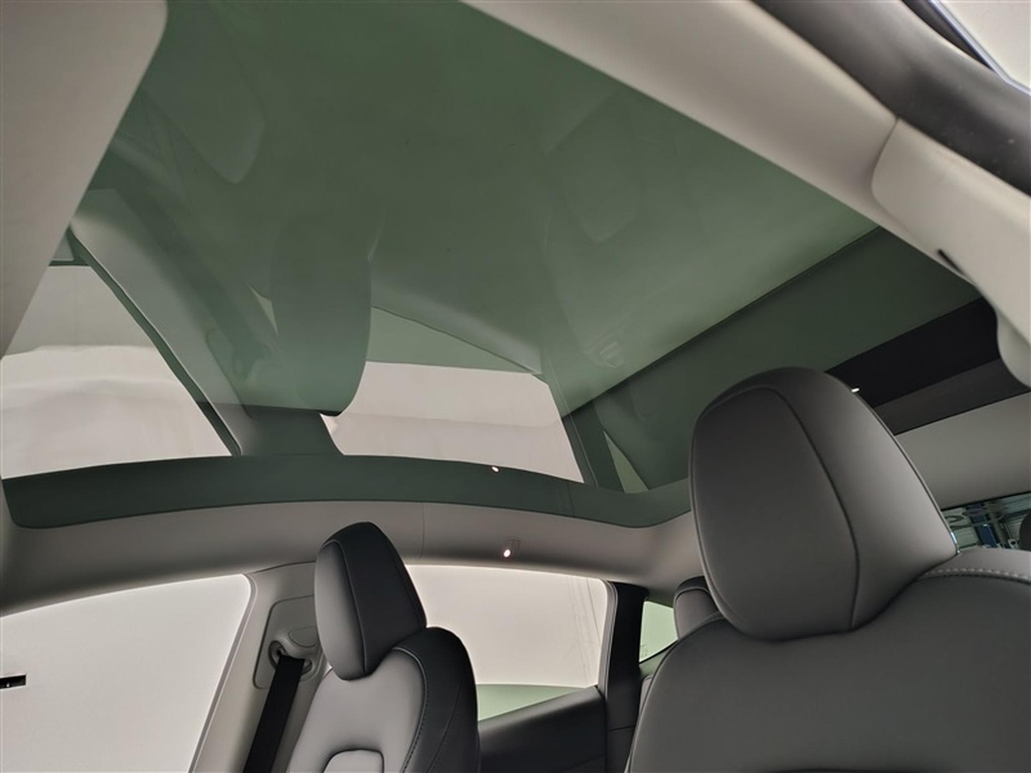 Tesla Model Y Standard Range NAVI / FULL LED / PANO / CAMERA 360" / JA 20" (2023) - Photo 19