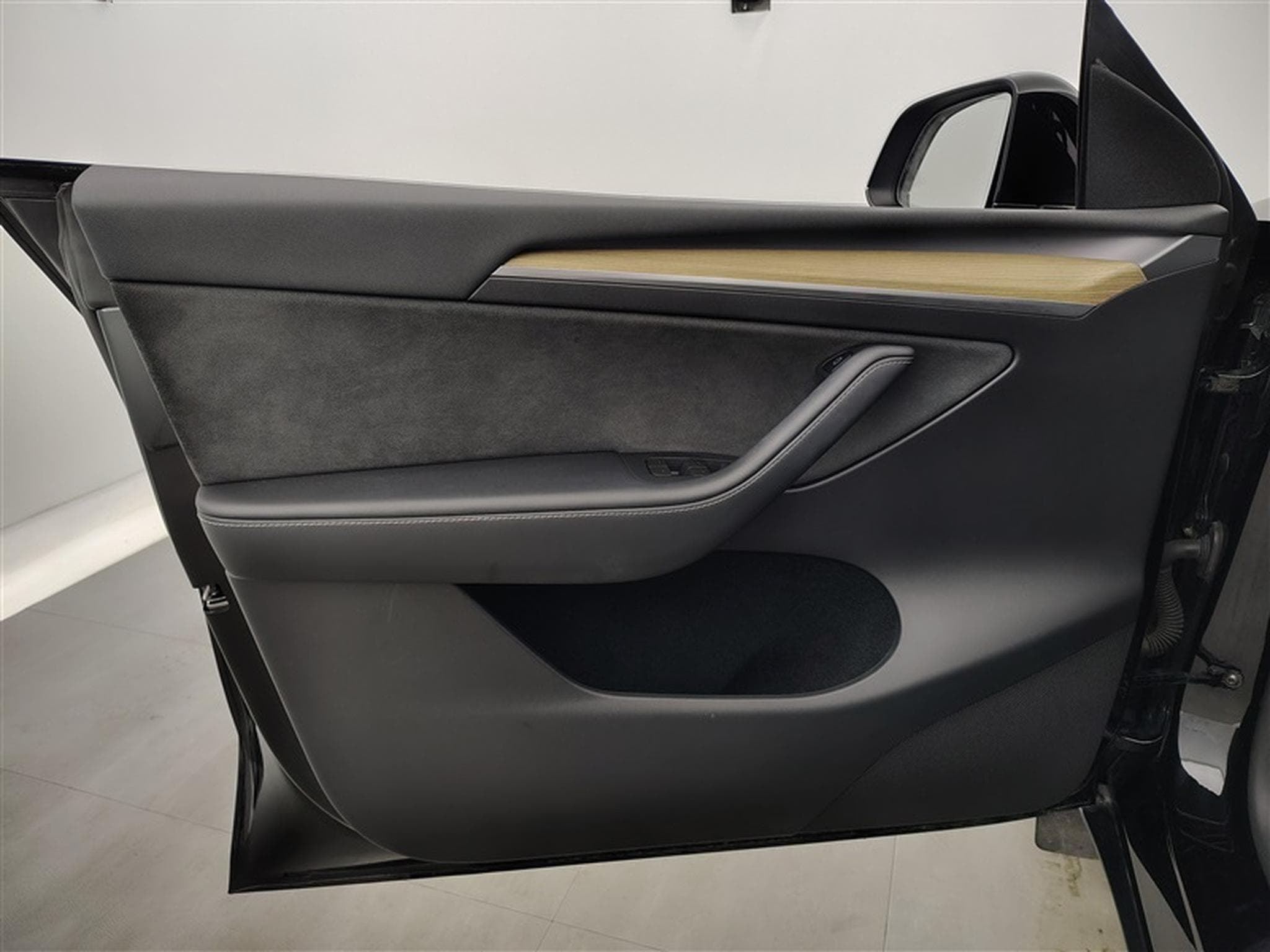 Tesla Model Y Standard Range NAVI / FULL LED / PANO / CAMERA 360" / JA 20" (2023) - Photo 17