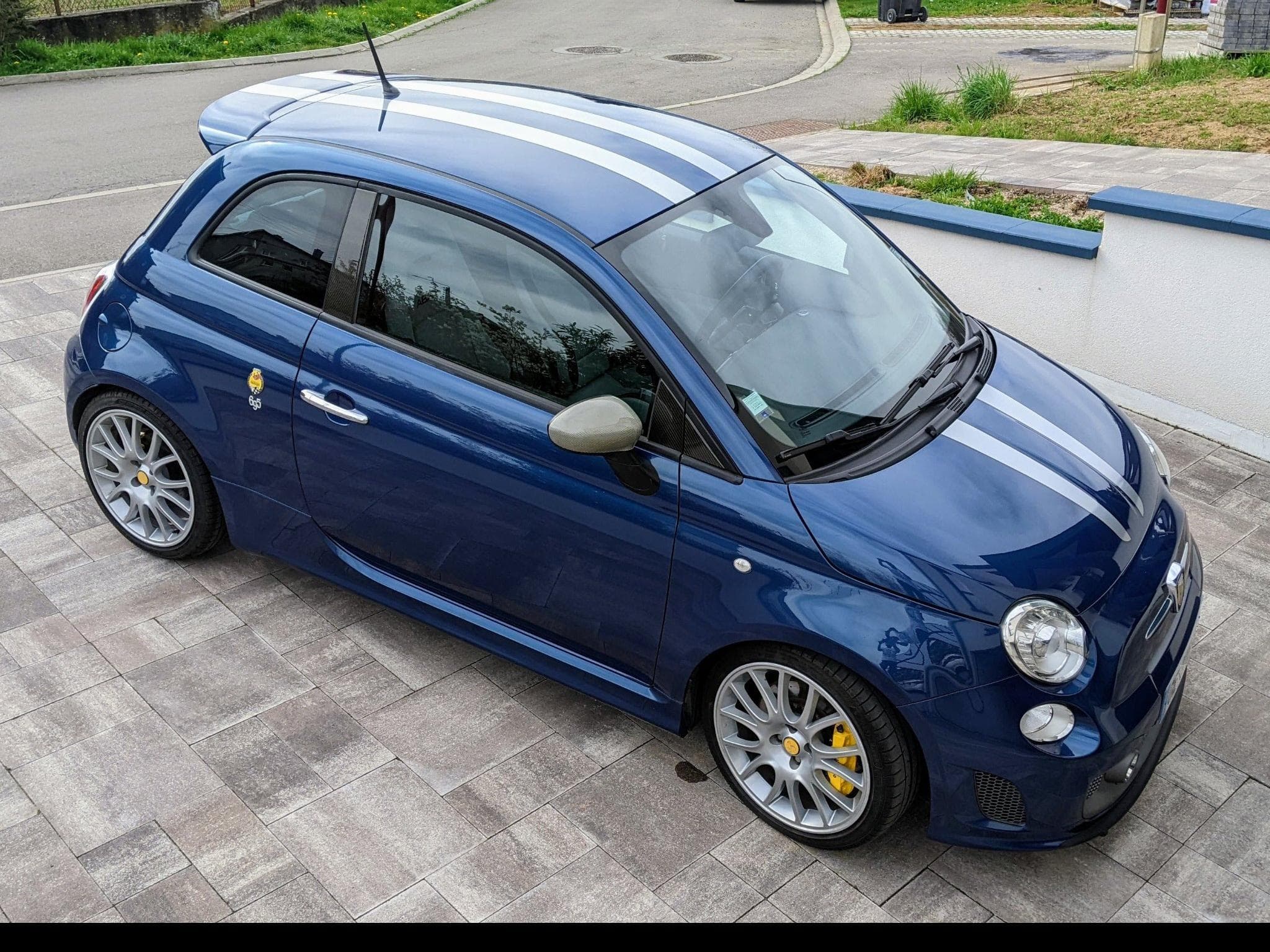 Abarth 695 Tributo Ferrari (2012) - Photo 1