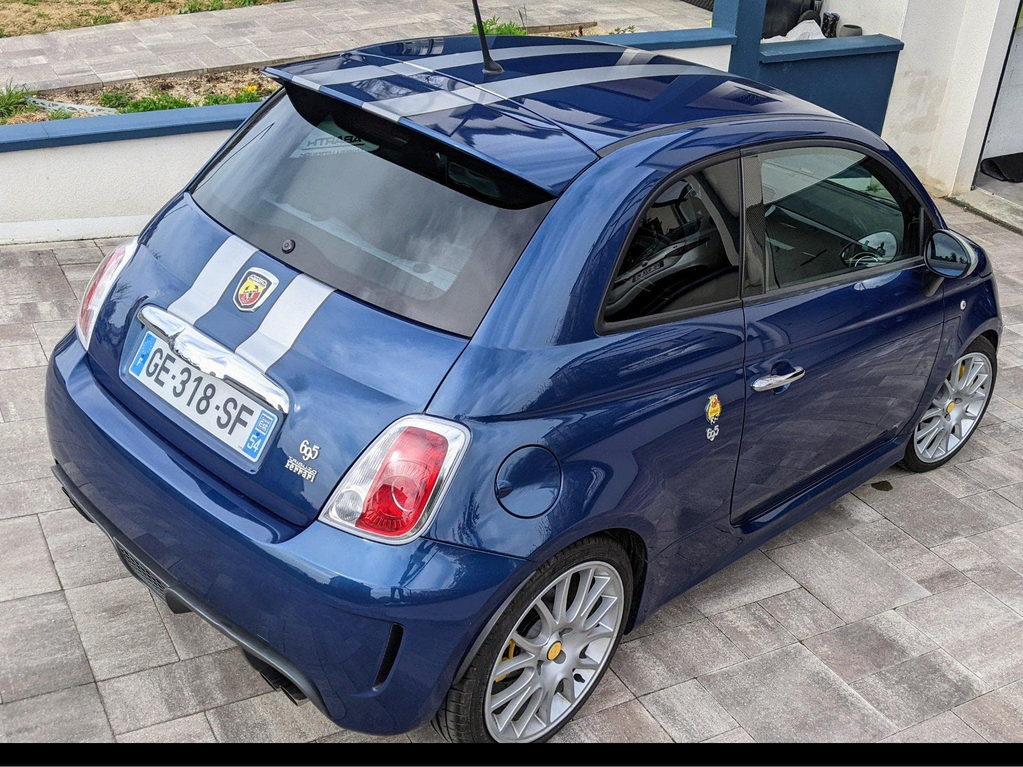 Abarth 695 Tributo Ferrari (2012) - Photo 2