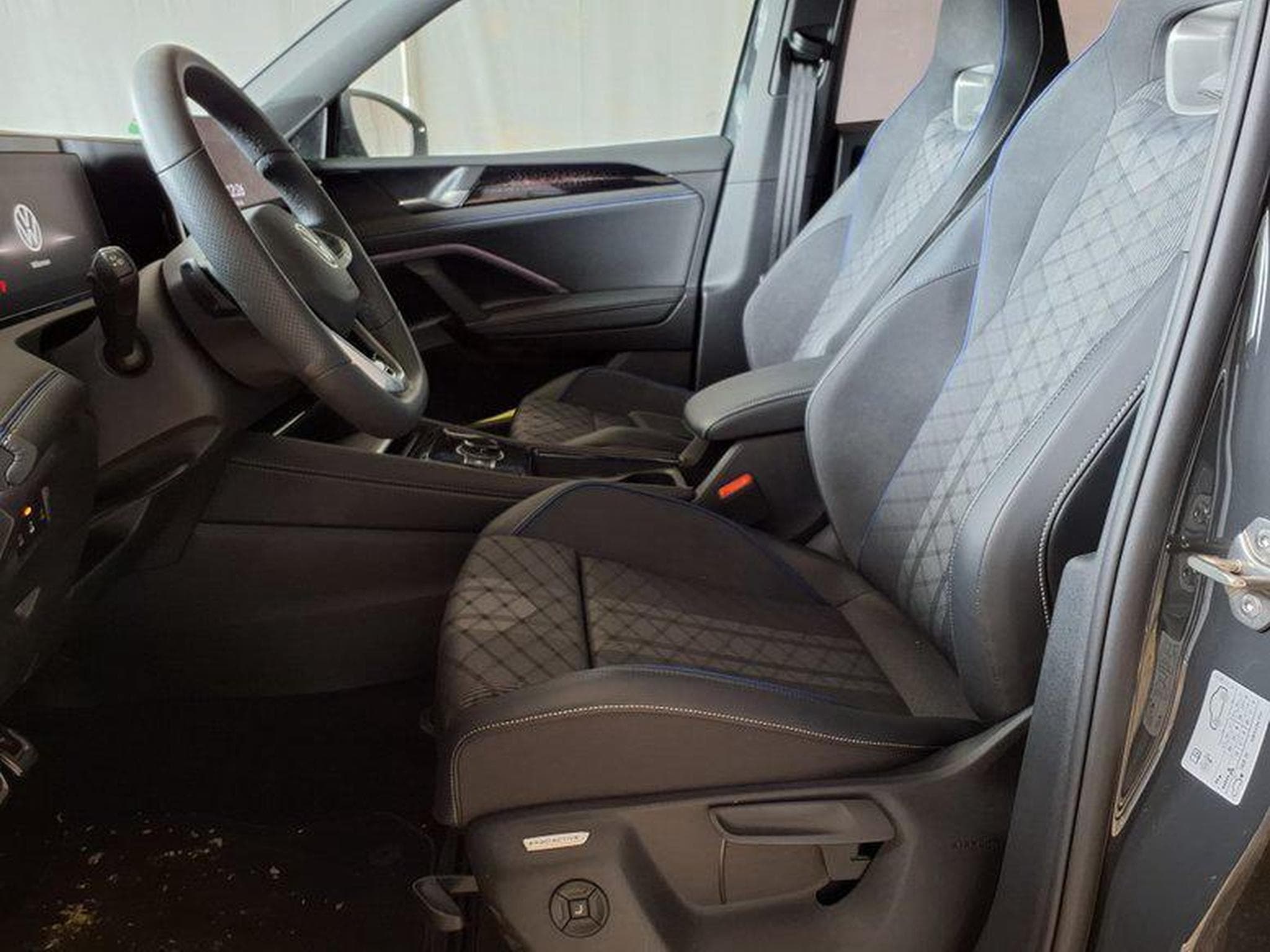 VW Tiguan R-Line 1.5 eTSI 7-Gang-DSG (2025) - Photo 5