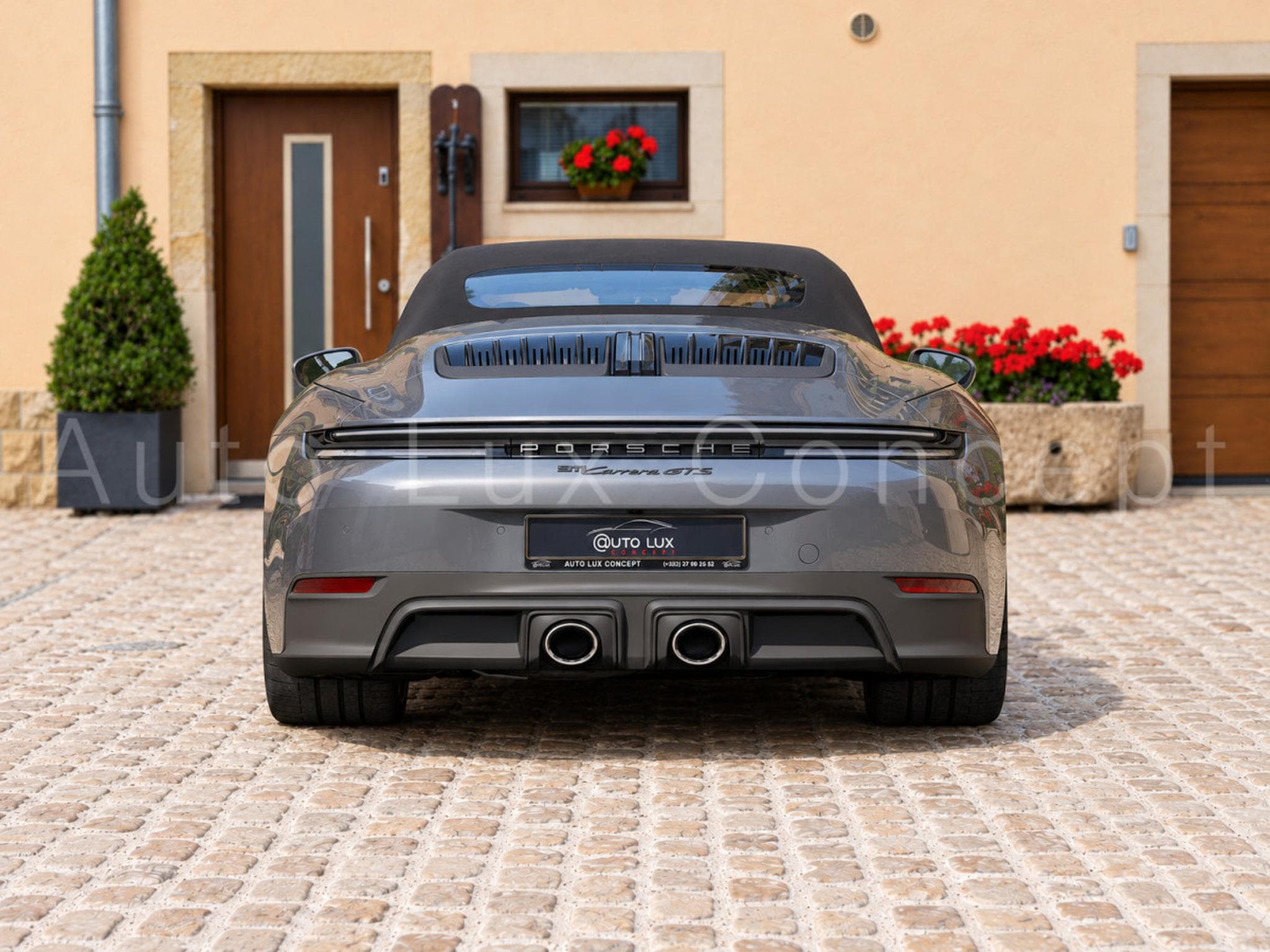 Porsche 911 911 Carrera GTS Cabriolet (2026) - Photo 3