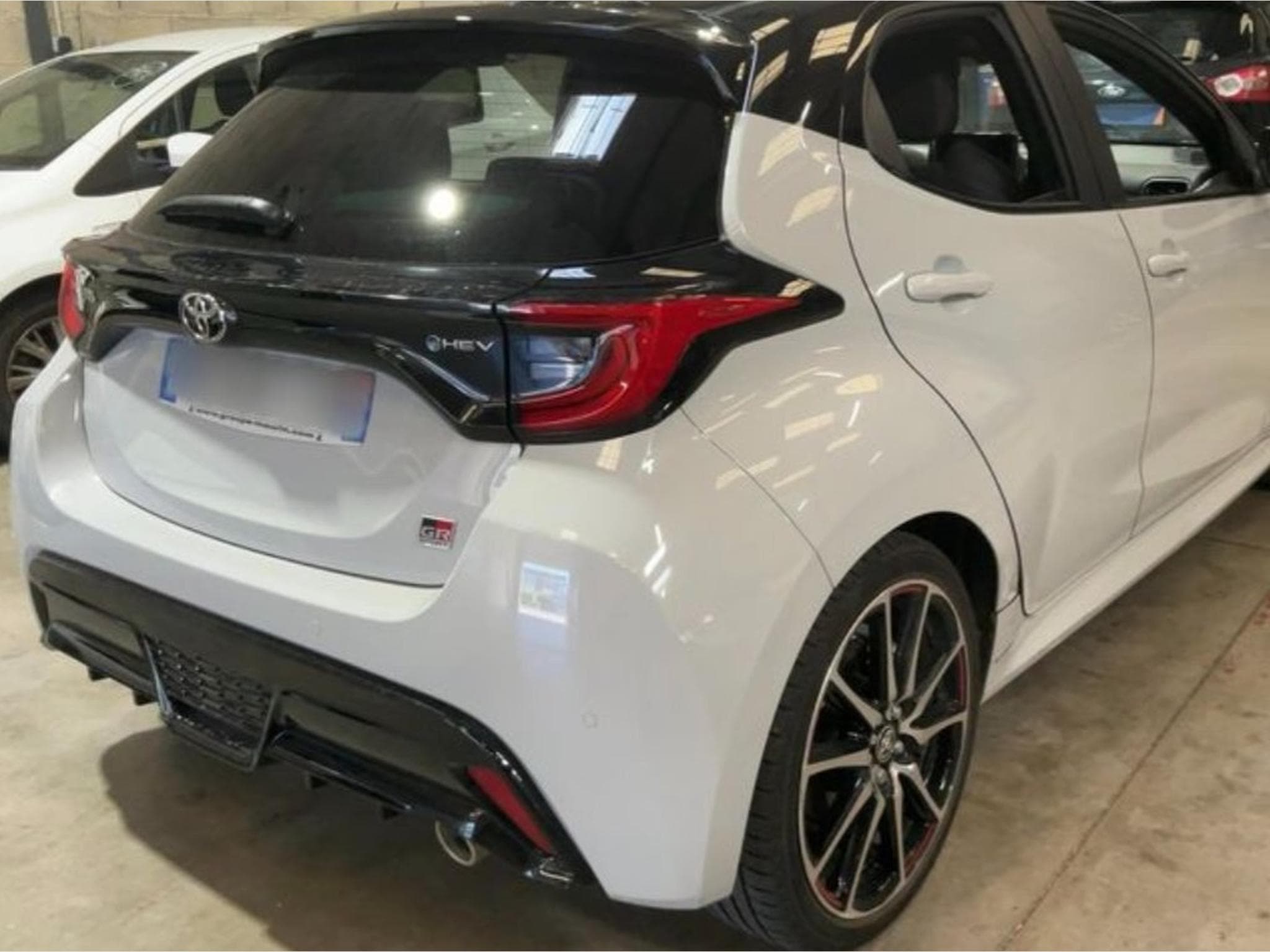 Toyota Yaris 1.5 Hybride GR Sport 131 ch (2025) - Photo 2