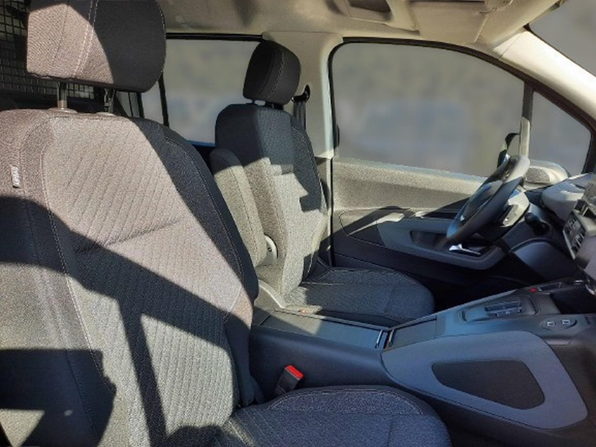 Peugeot Rifter AT 130 L2H1 Allure (2026) - Photo 22