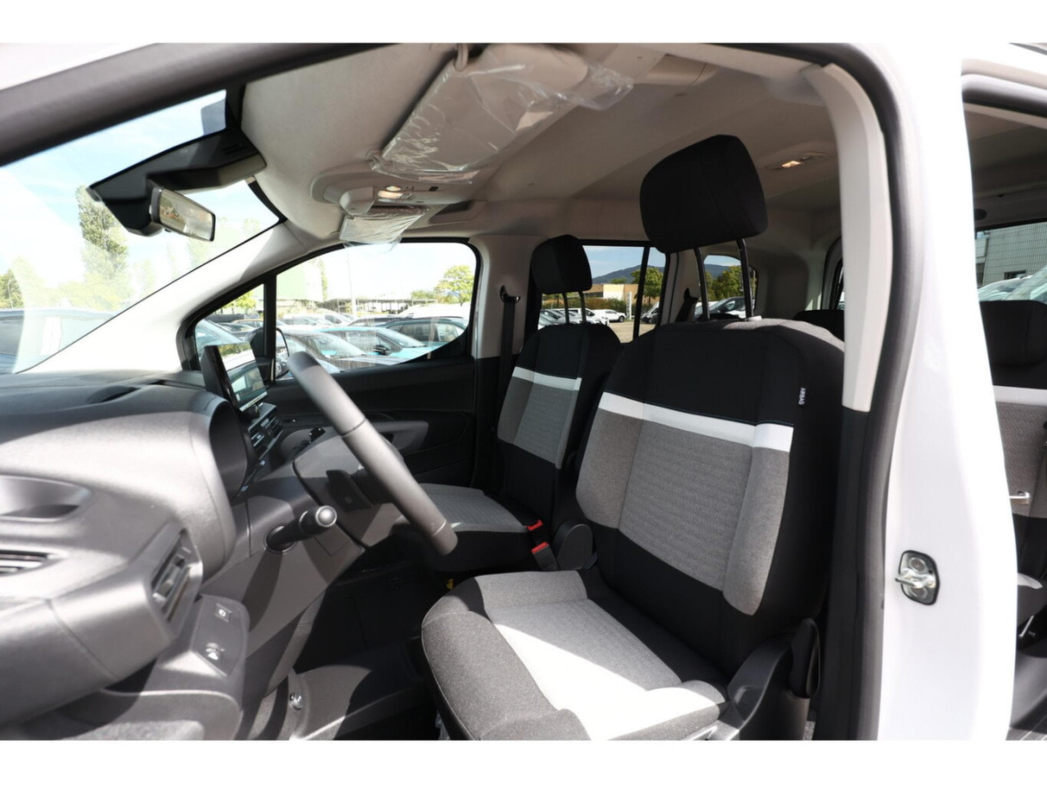 Citroën Berlingo 1.5 BlueHDi 130 EAT8 MAX (2026) - Photo 6