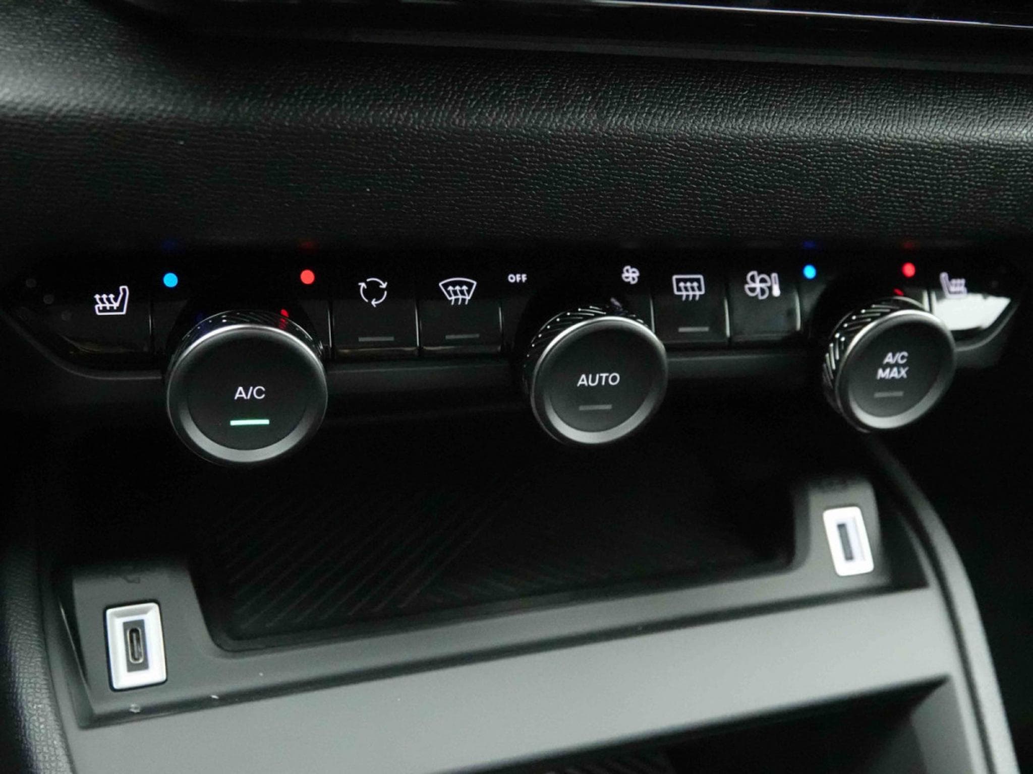 Citroën C4 1.2 Hybrid e-DSC6 145 Allure (2026) - Photo 14