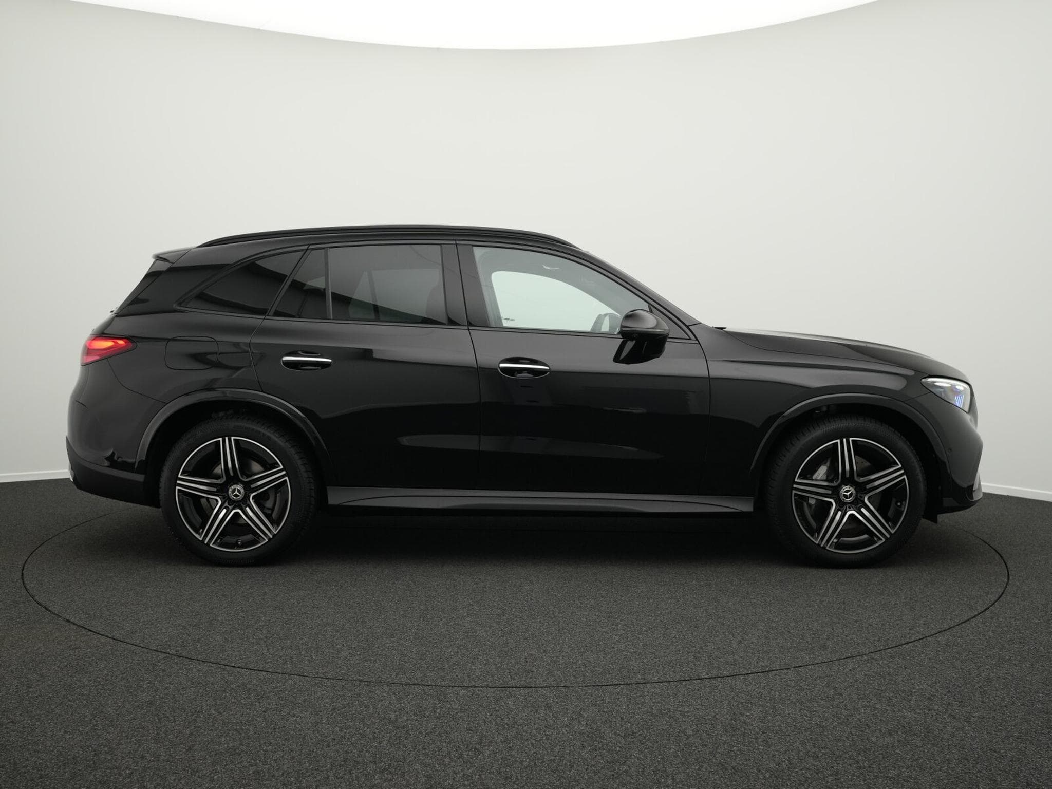 Mercedes GLC 220 d 4MATIC AMG-Line Premium (2026) - Photo 5