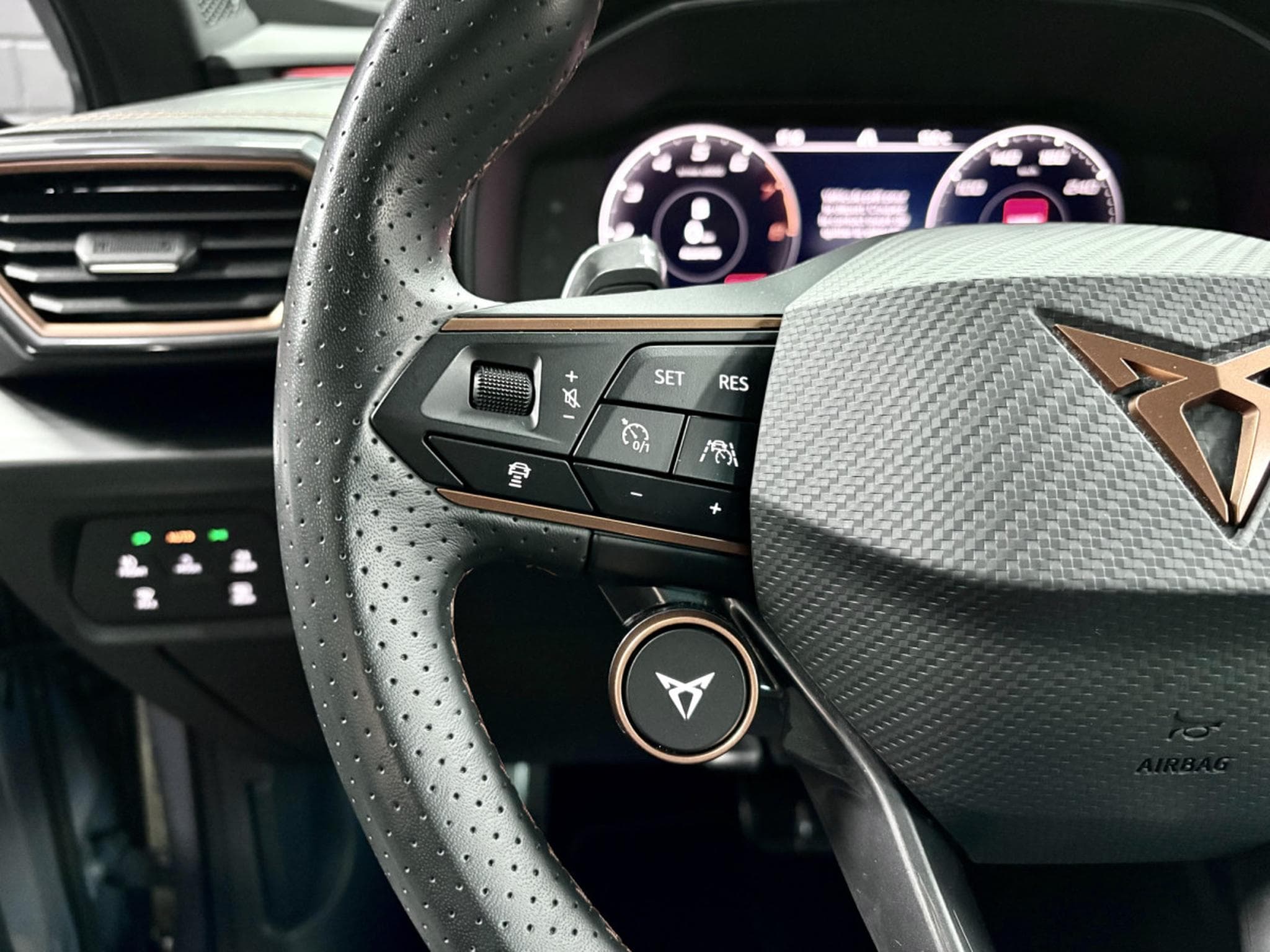 Cupra Formentor VZ 310CV 4Drive DSG7 *AKRAPOVIC*BEATS* *VSS* MATRIX* (2024) - Foto 12