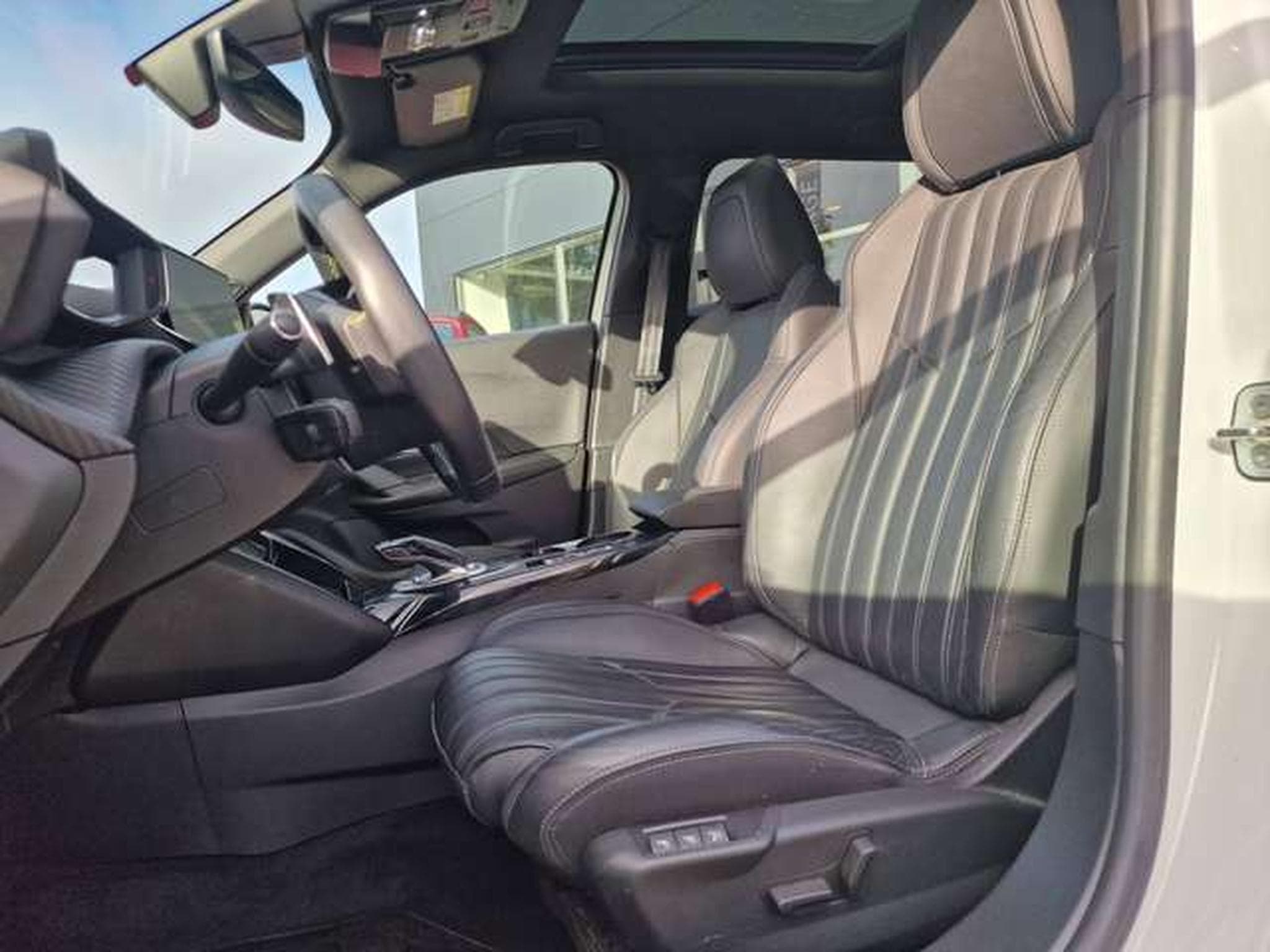 Peugeot 2008 GT Pack (2021) - Photo 11