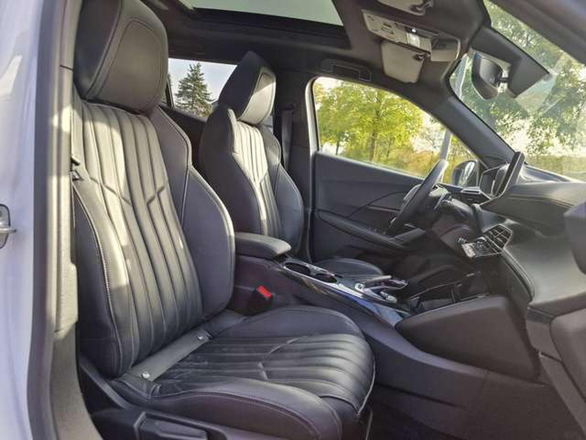 Peugeot 2008 GT Pack (2021) - Photo 13