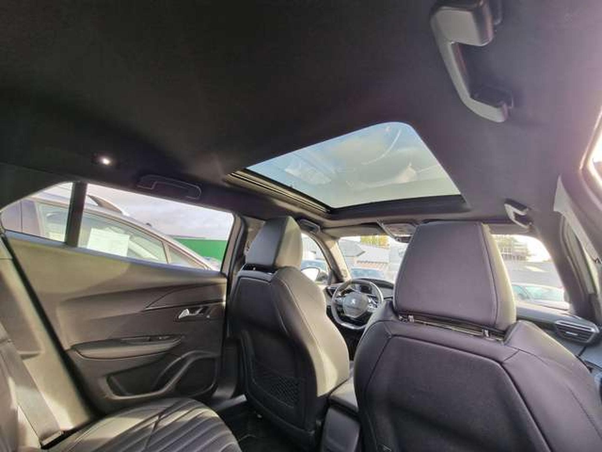 Peugeot 2008 GT Pack (2021) - Photo 16