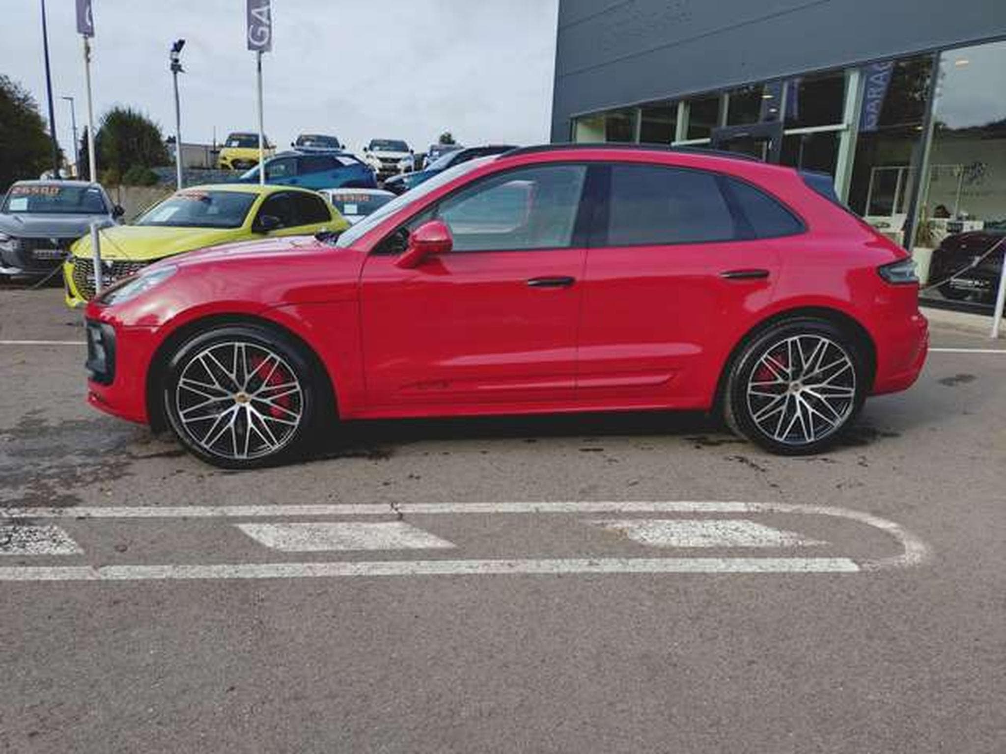 Porsche Macan GTS (2023) - Photo 2