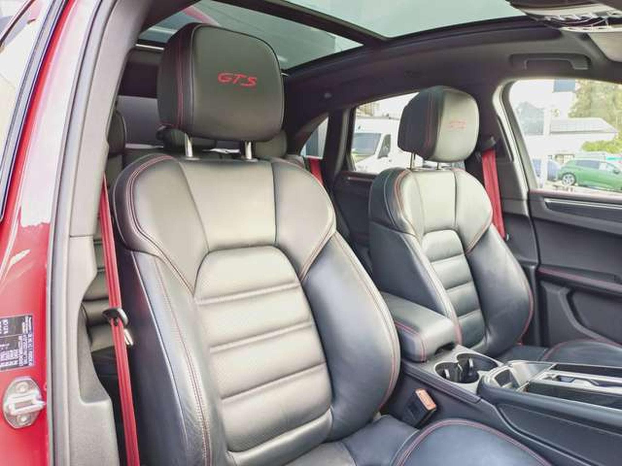 Porsche Macan GTS (2023) - Photo 8