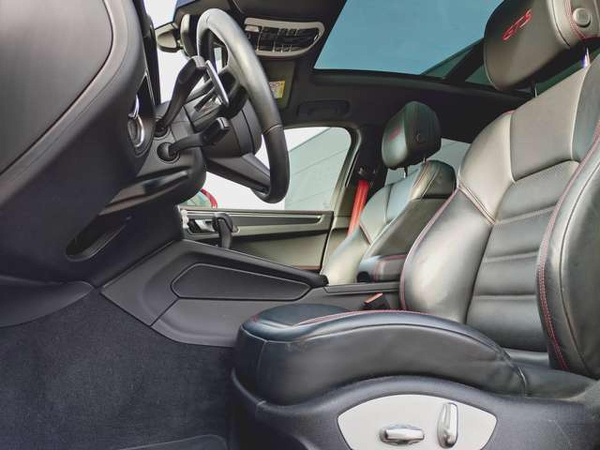 Porsche Macan GTS (2023) - Photo 7
