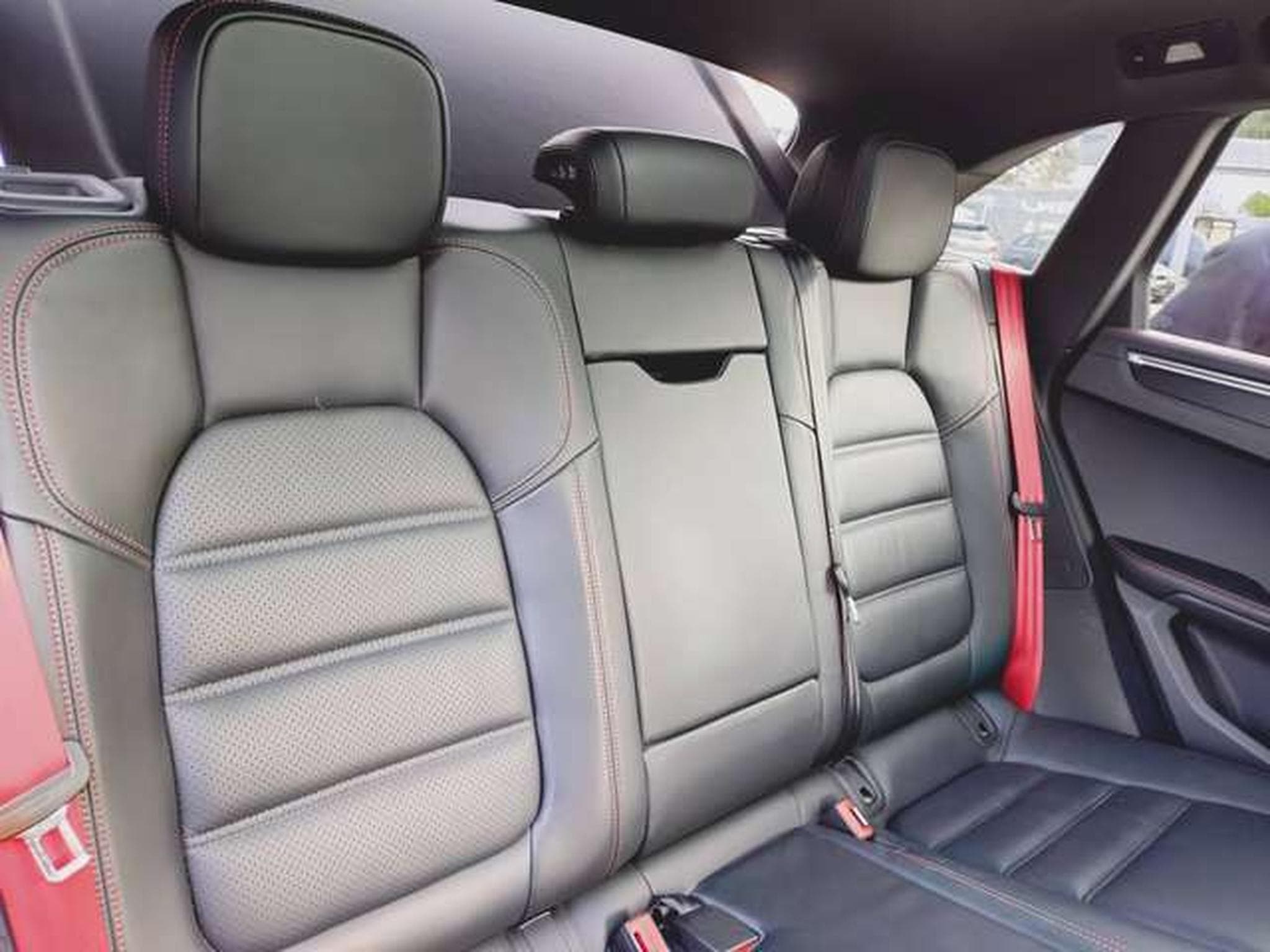 Porsche Macan GTS (2023) - Photo 9