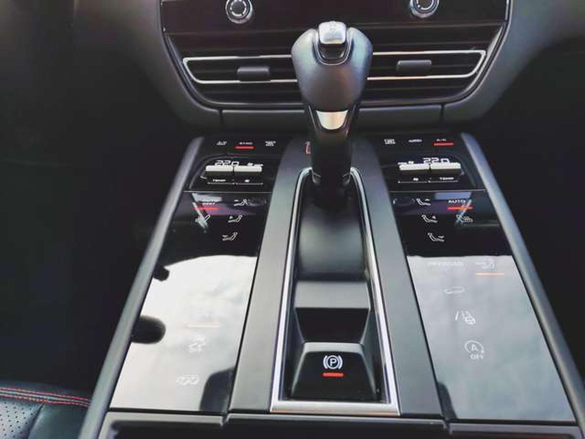 Porsche Macan GTS (2023) - Photo 18
