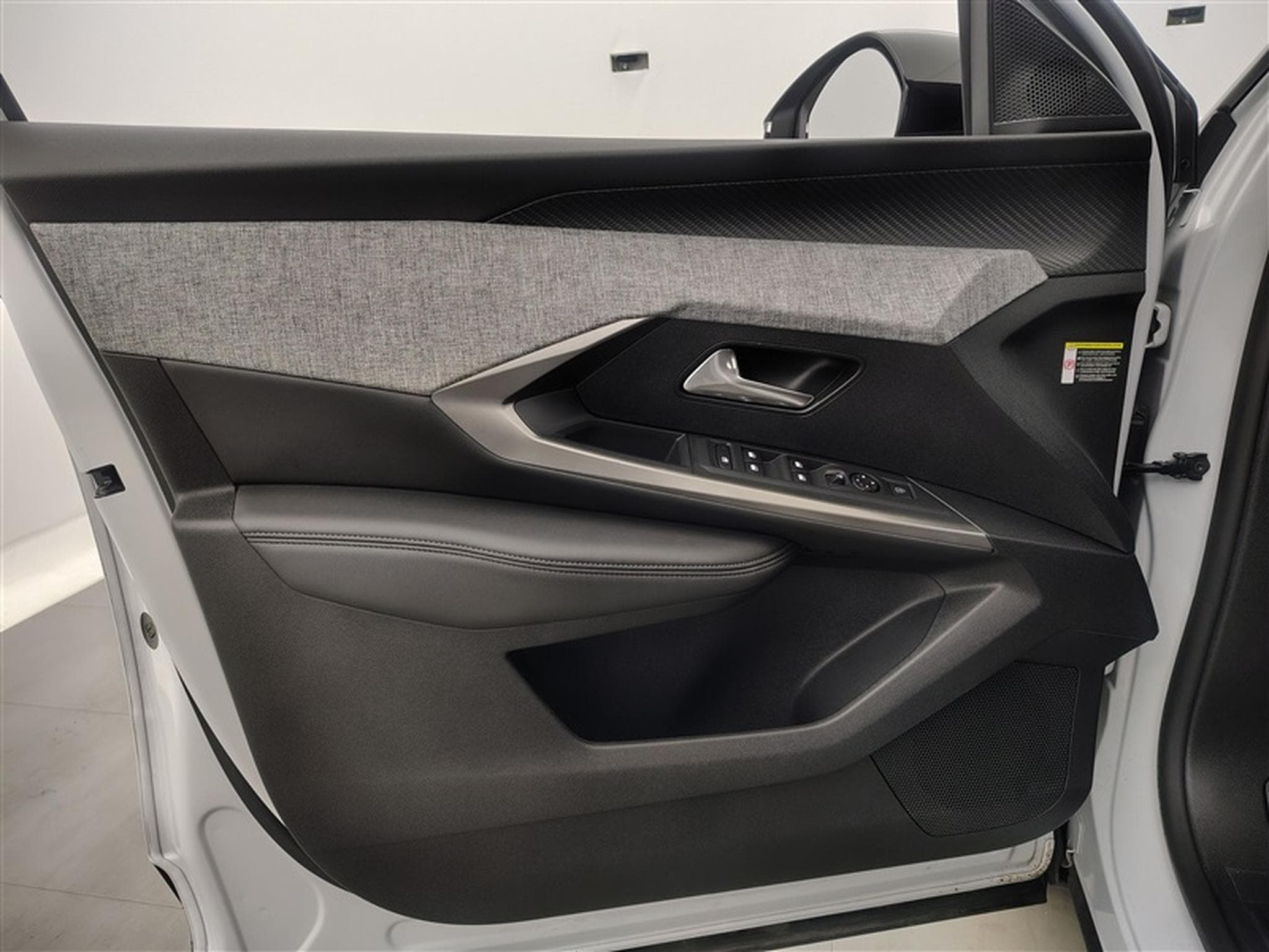 Peugeot 3008 1.2 Hybrid 136Cv e-DCS6 Allure S-CUIR / NAVI / CARPLAY (2025) - Photo 16