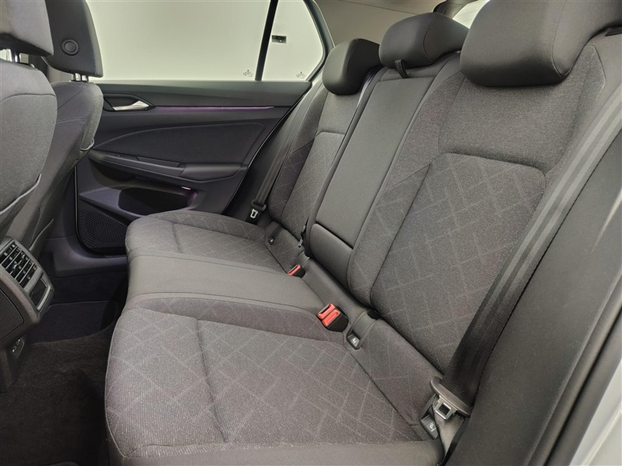 VW Golf 1.0 TSI Life Business Premium OPF (2022) - Photo 12