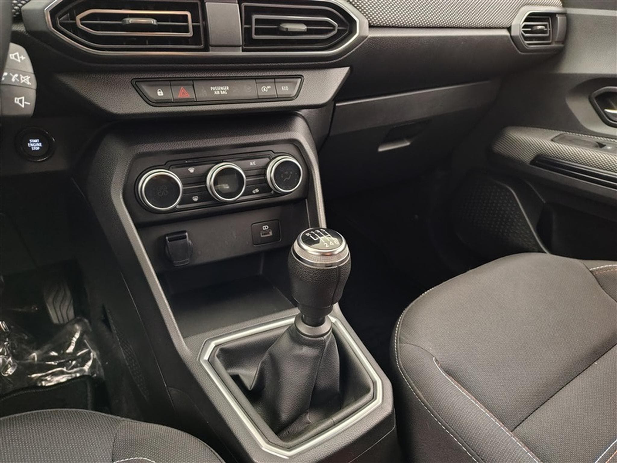 Dacia Jogger 1.0 TCe EXTREME 7pl. NAV/CAMERA/CARPLAY (2022) - Photo 12
