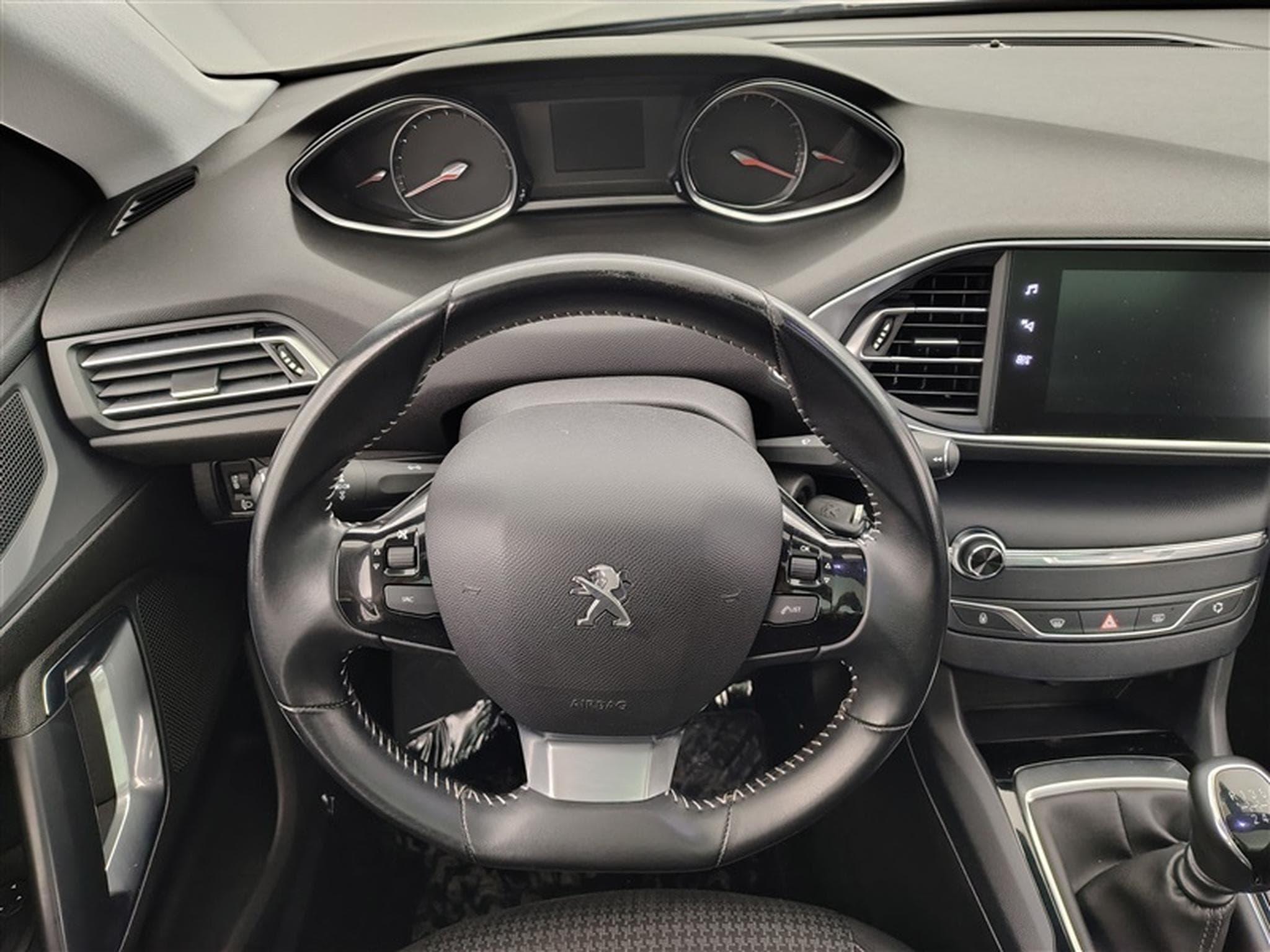 Peugeot 308 1.2 PureTech Style Navi/Toit PanO/PDC/ (2020) - Photo 9