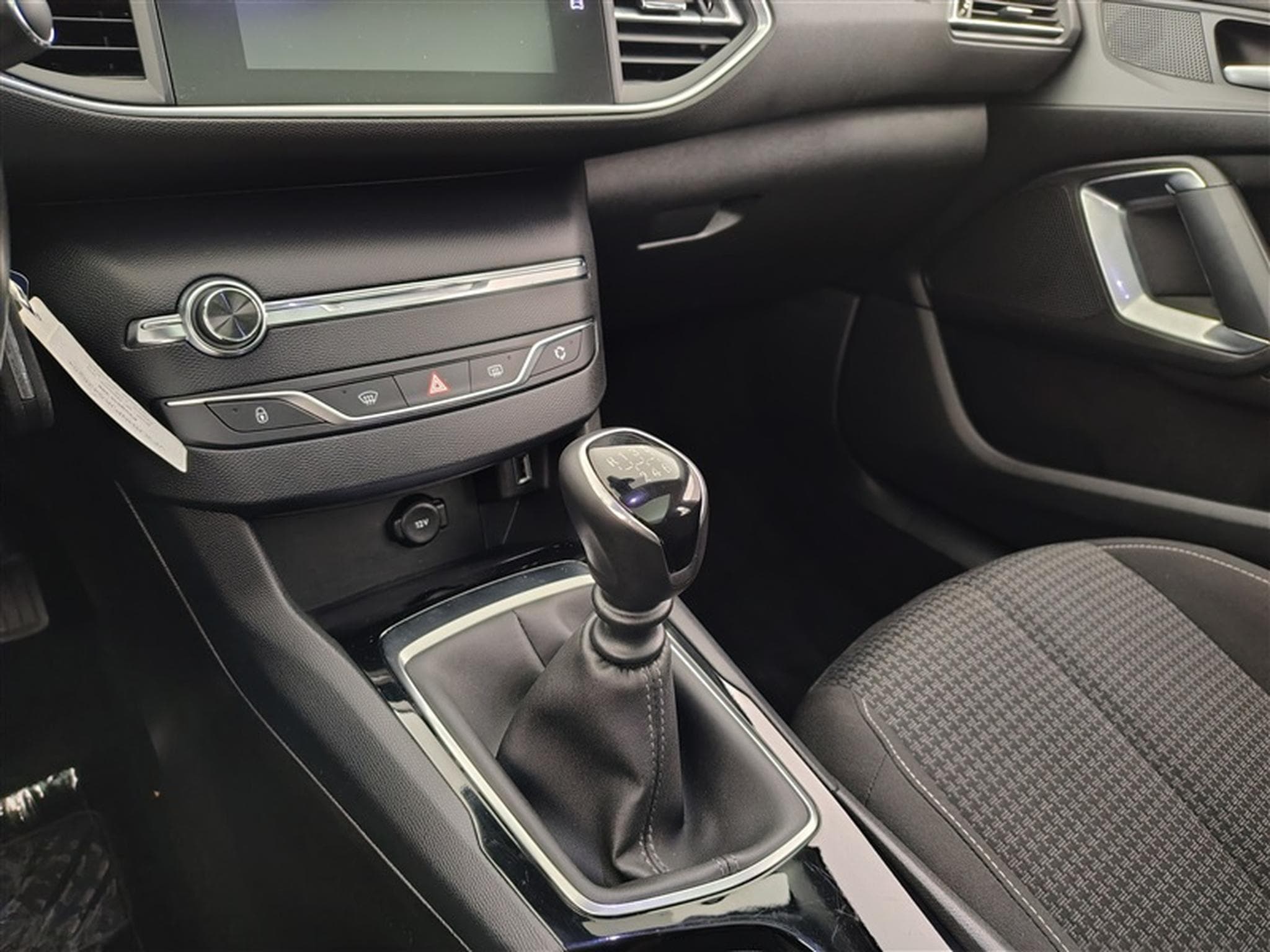 Peugeot 308 1.2 PureTech Style Navi/Toit PanO/PDC/ (2020) - Photo 12