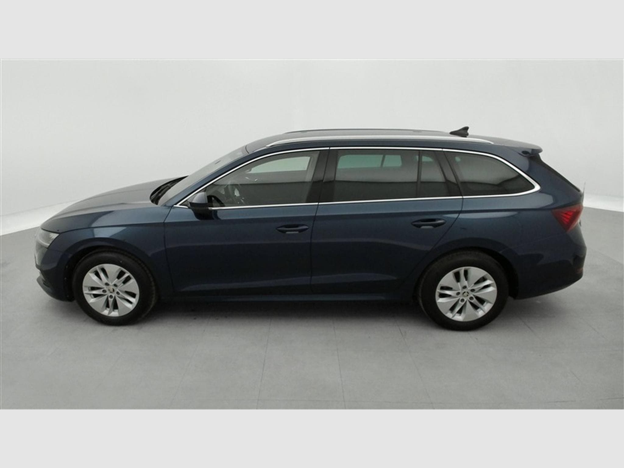 Skoda Octavia SW 1.0 TSI Clever Navi / Led / PDC av+ar (2023) - Photo 3