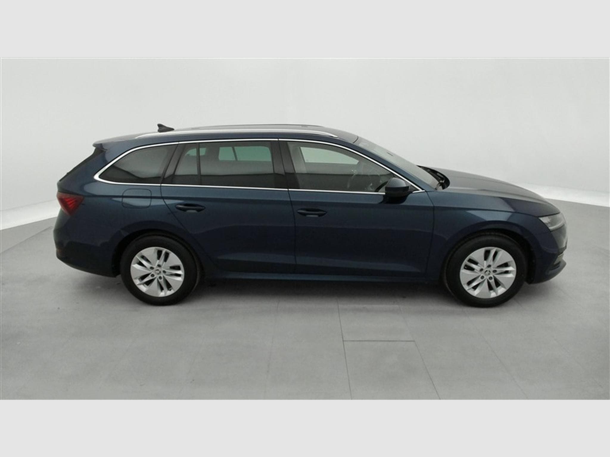 Skoda Octavia SW 1.0 TSI Clever Navi / Led / PDC av+ar (2023) - Photo 25