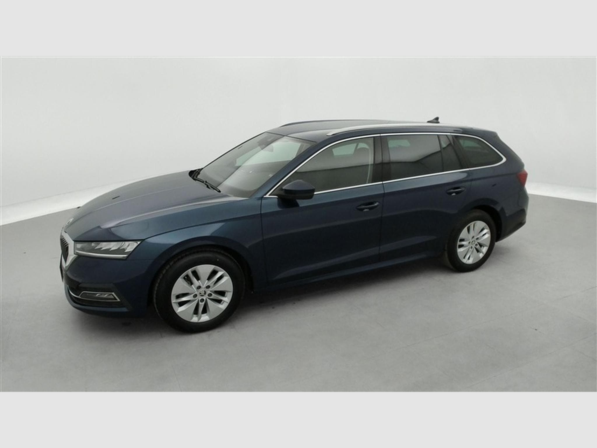 Skoda Octavia SW 1.0 TSI Clever Navi / Led / PDC av+ar (2023) - Photo 22