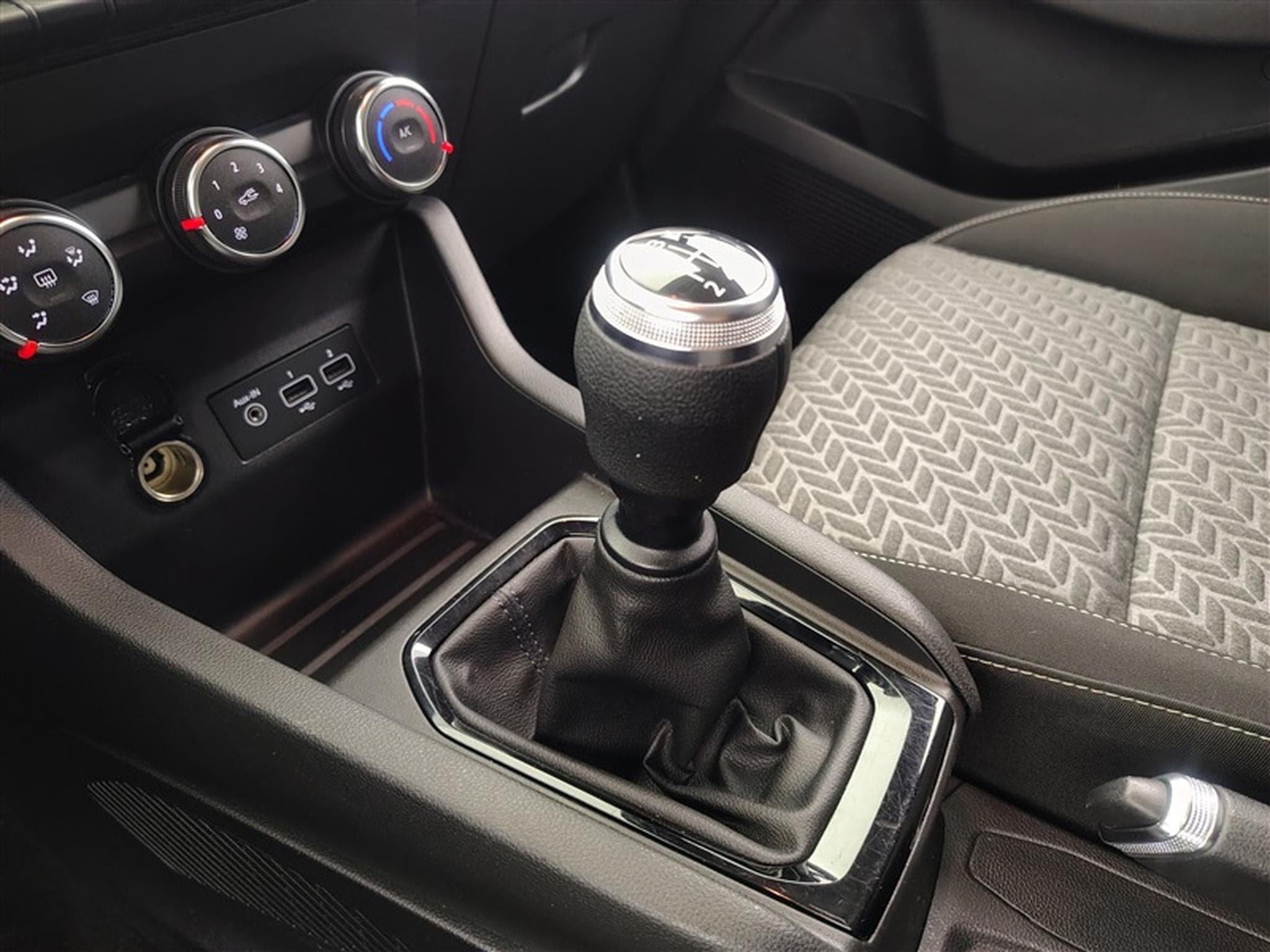 Renault Clio Evolution NAVI / CARPLAY / PDC / ALU (2023) - Photo 12